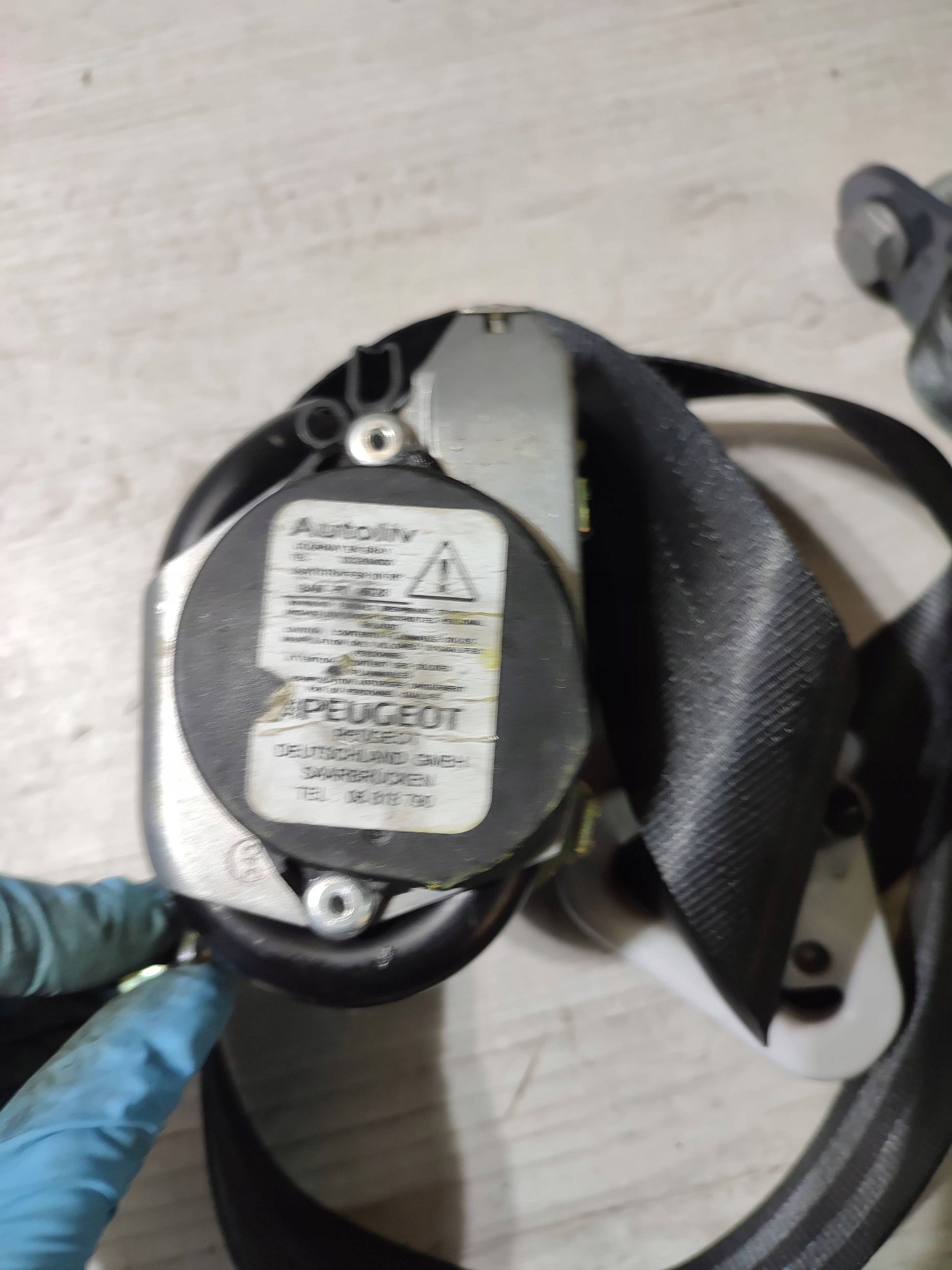 Peugeot 2008 and 2018 front side right tension belt safety