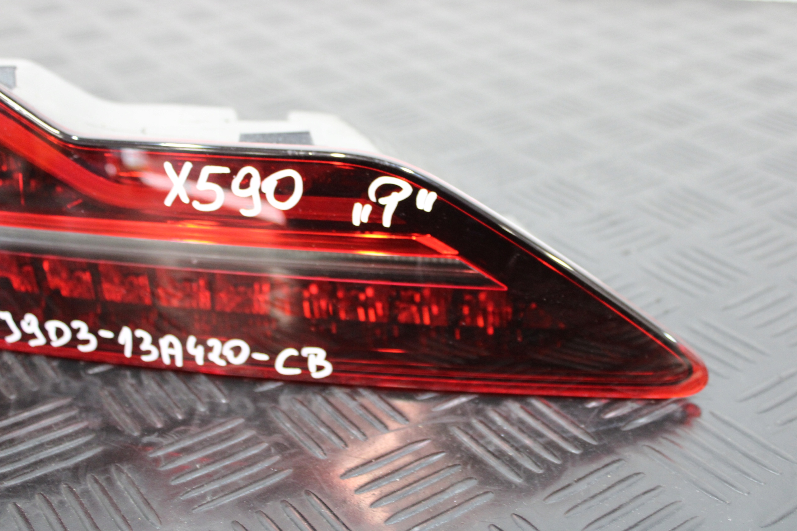 light bonnet right rear part J9D3-13A420-CB JAGUAR and-PACE X590 EV400