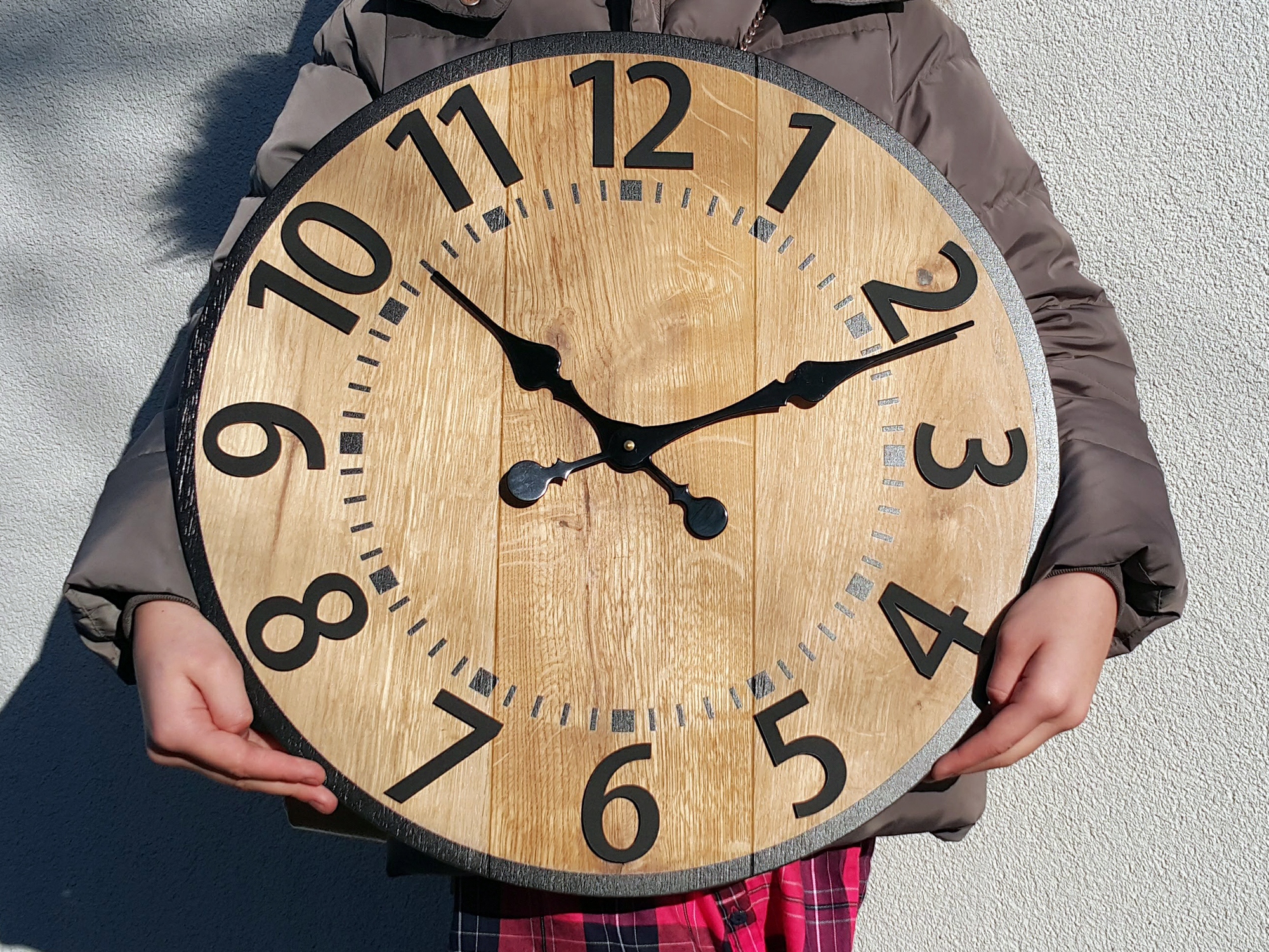 ZEGAR ŚCIENNY DREWNIANY DĄB BERLIN 49 CM MASYWNY Kształt okrągły