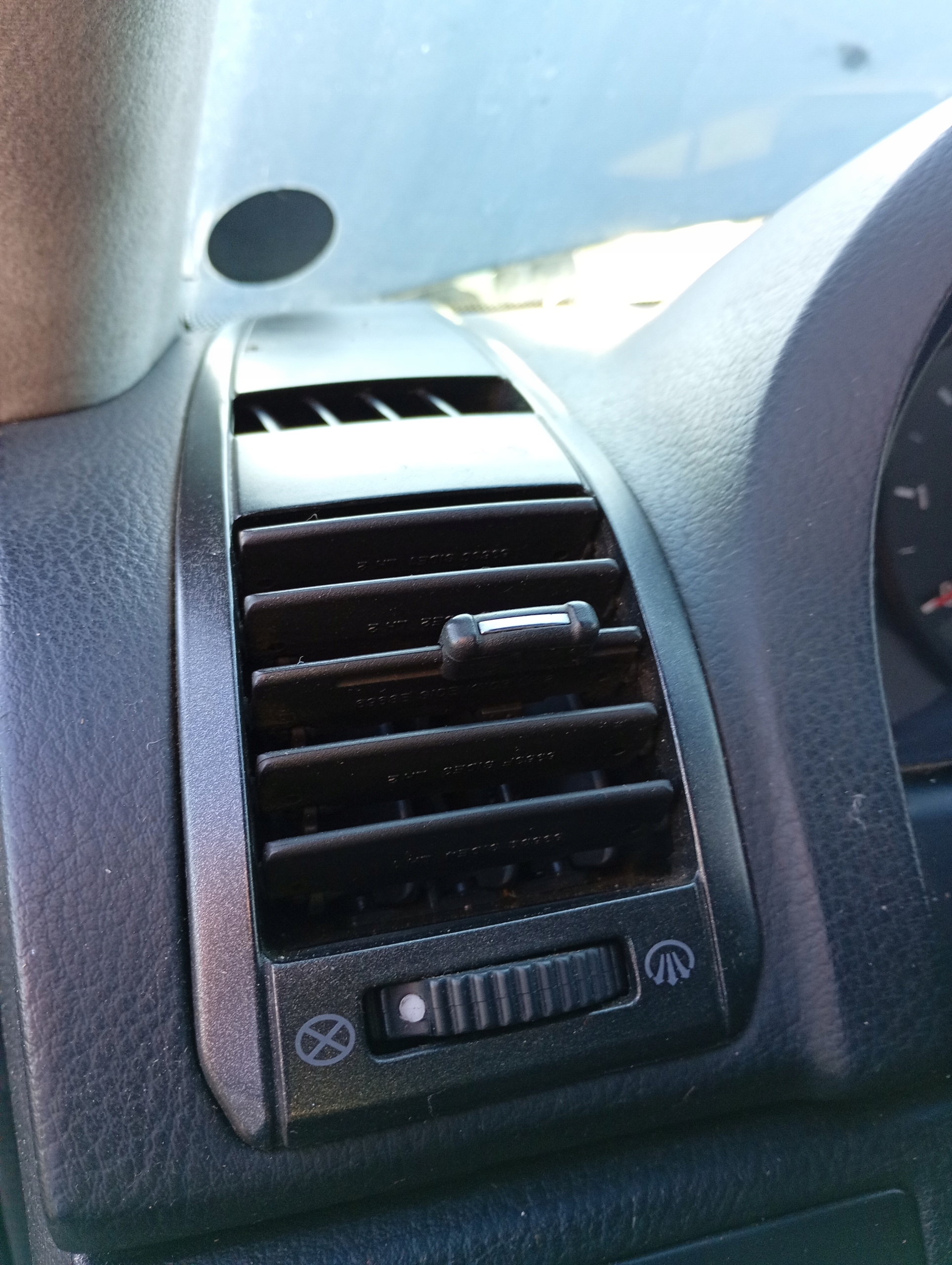 Ssangyong Rexton 1 and 02-07 grid air conditioning devices air left driver´s