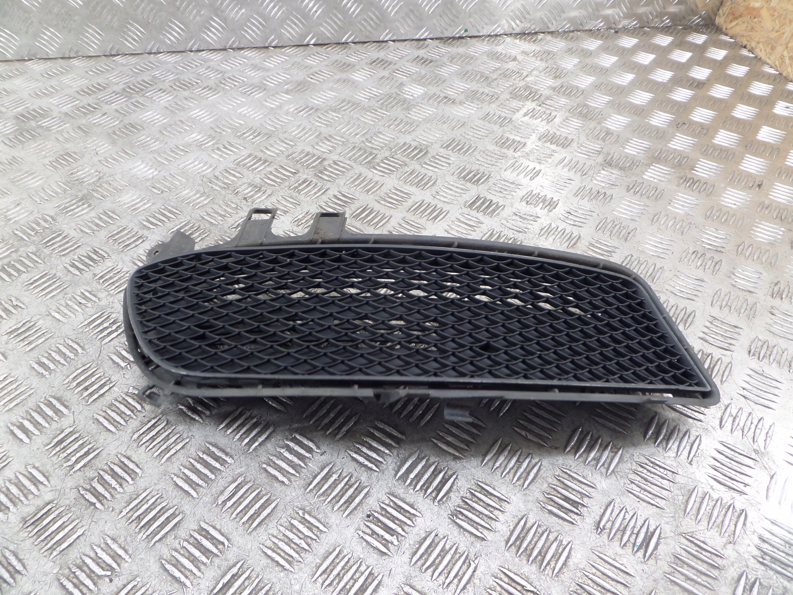 grid w bumper Mercedes W176 A class left
