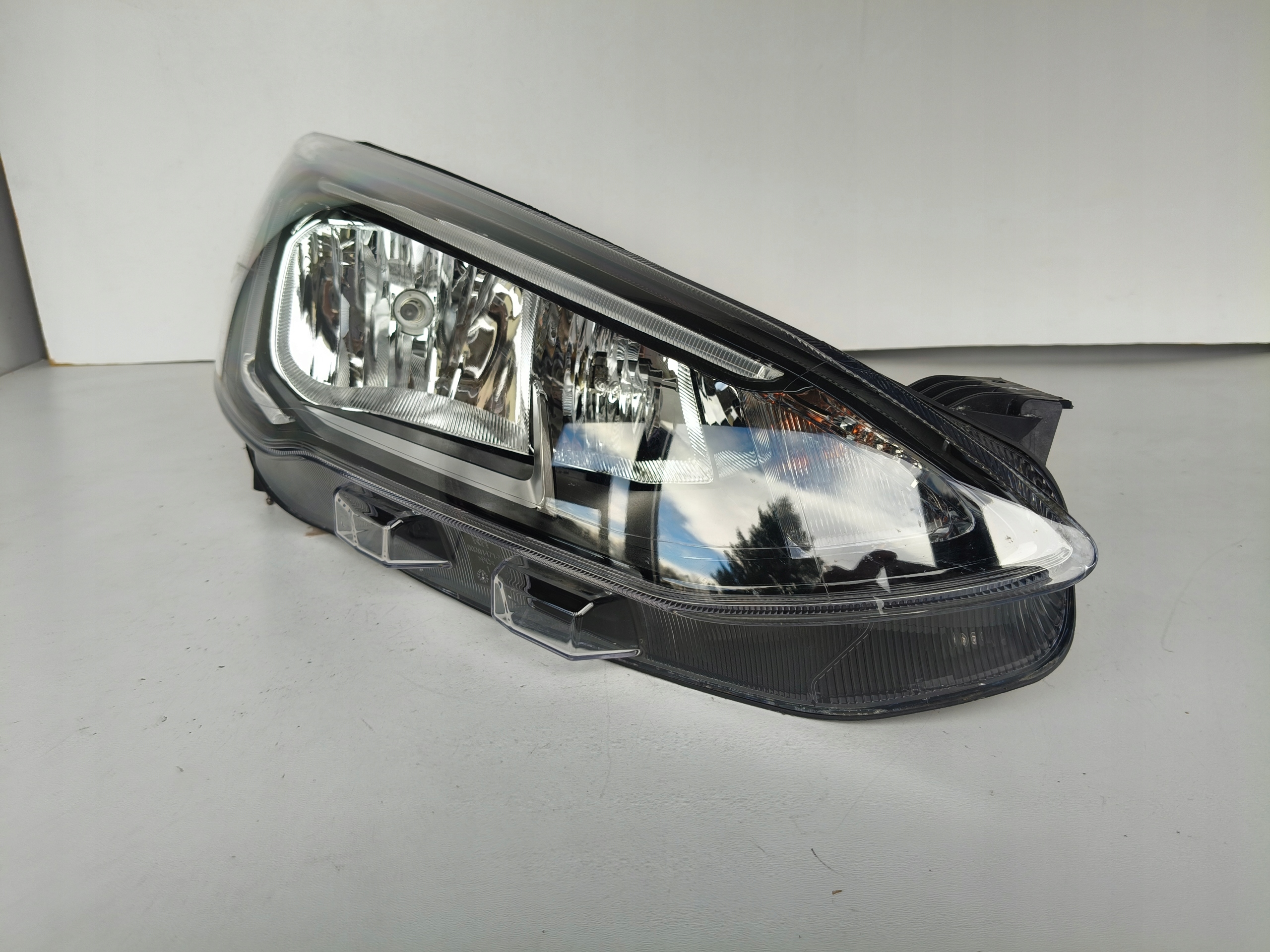 light right REFLEKTOR FORD FOCUS MK4 18- LED
