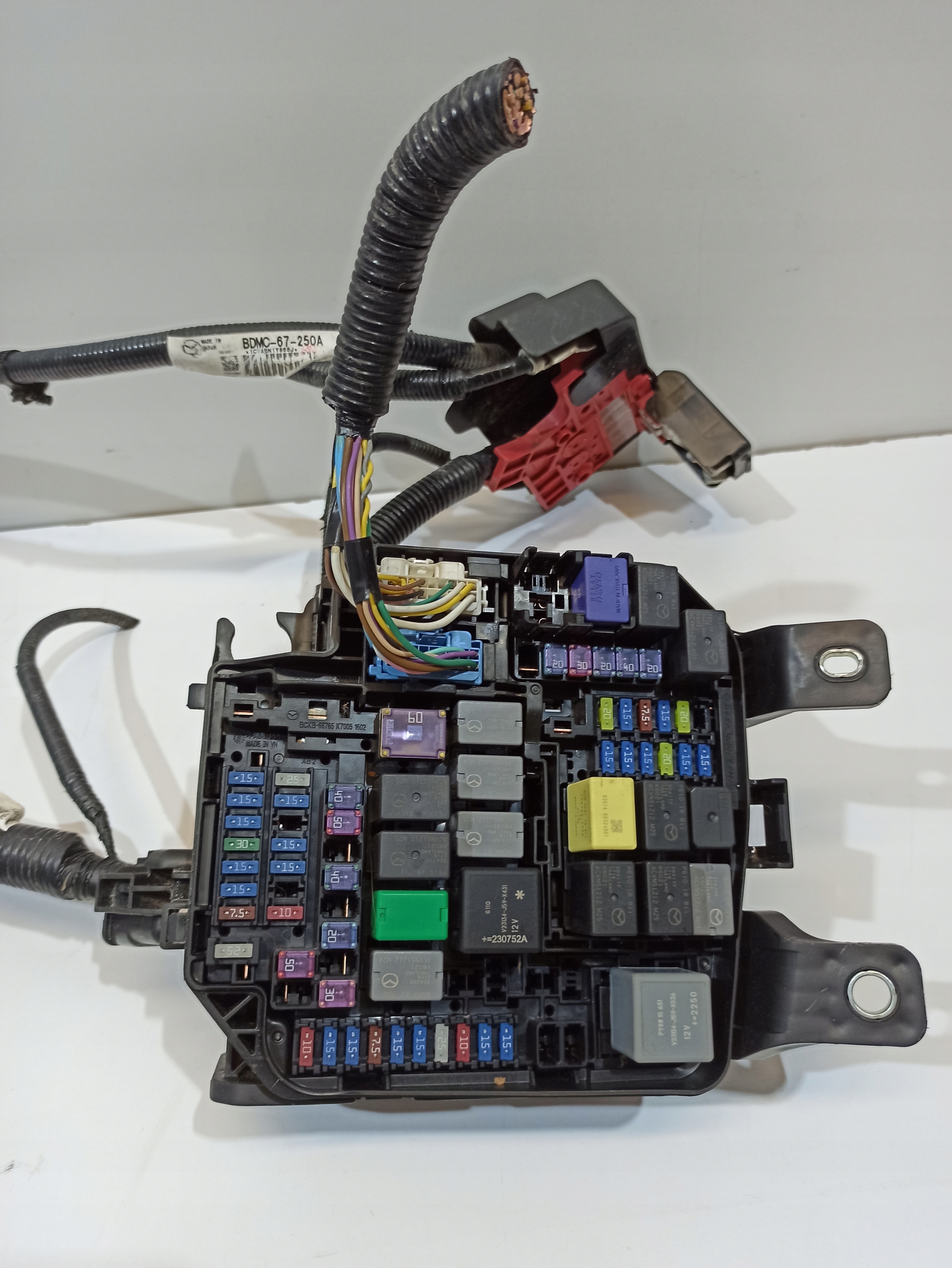 блок предохранителей mazda CX-30 BCKA-66767 K7005