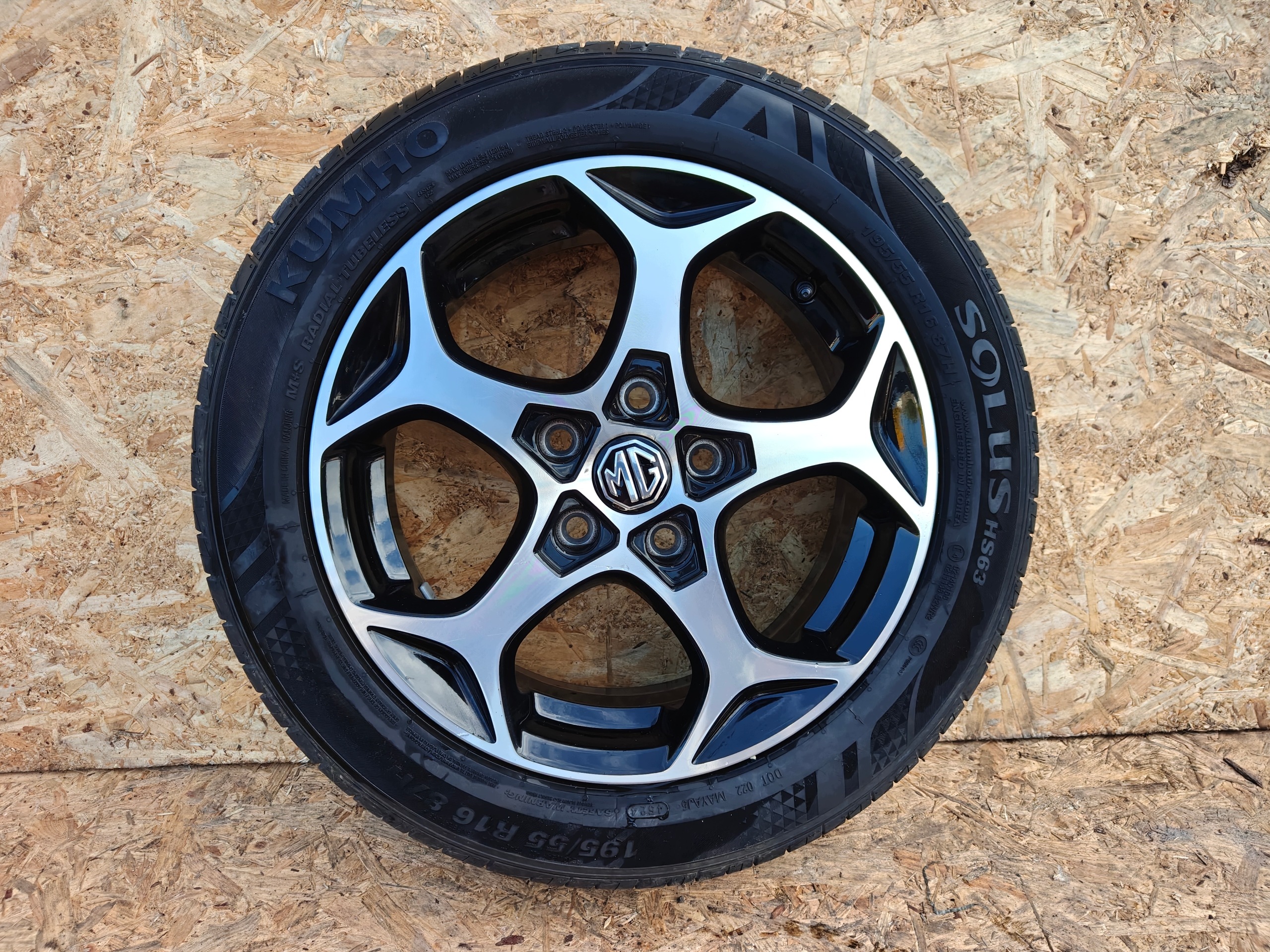 kola disky MG ZS KUMHO SOLUS HS63 195 55 16 7Jx16 ET40 11136372 2024 rok