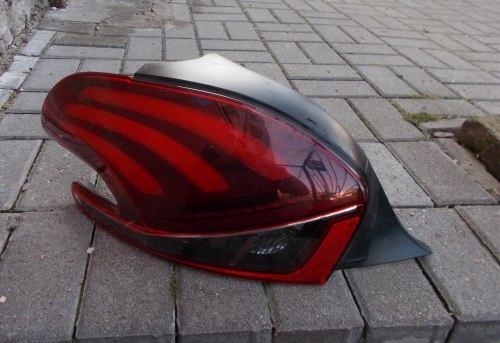 PEUGEOT 208 LIFT 15- LEWA TYLNA LAMPA ORYGINAŁ