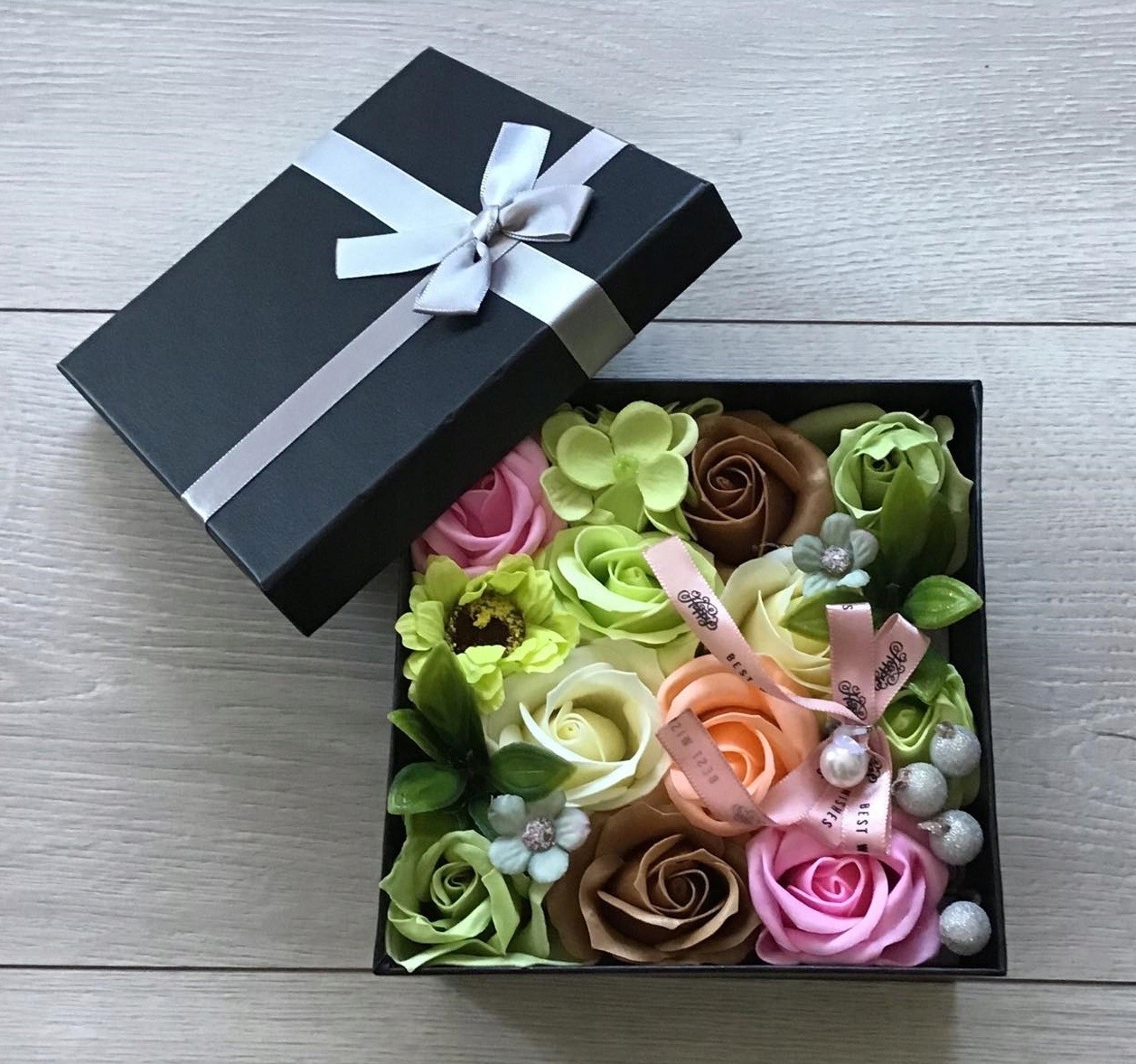 

Flower Box Pachnący Mydlany Bukiet Różyczki Zielon