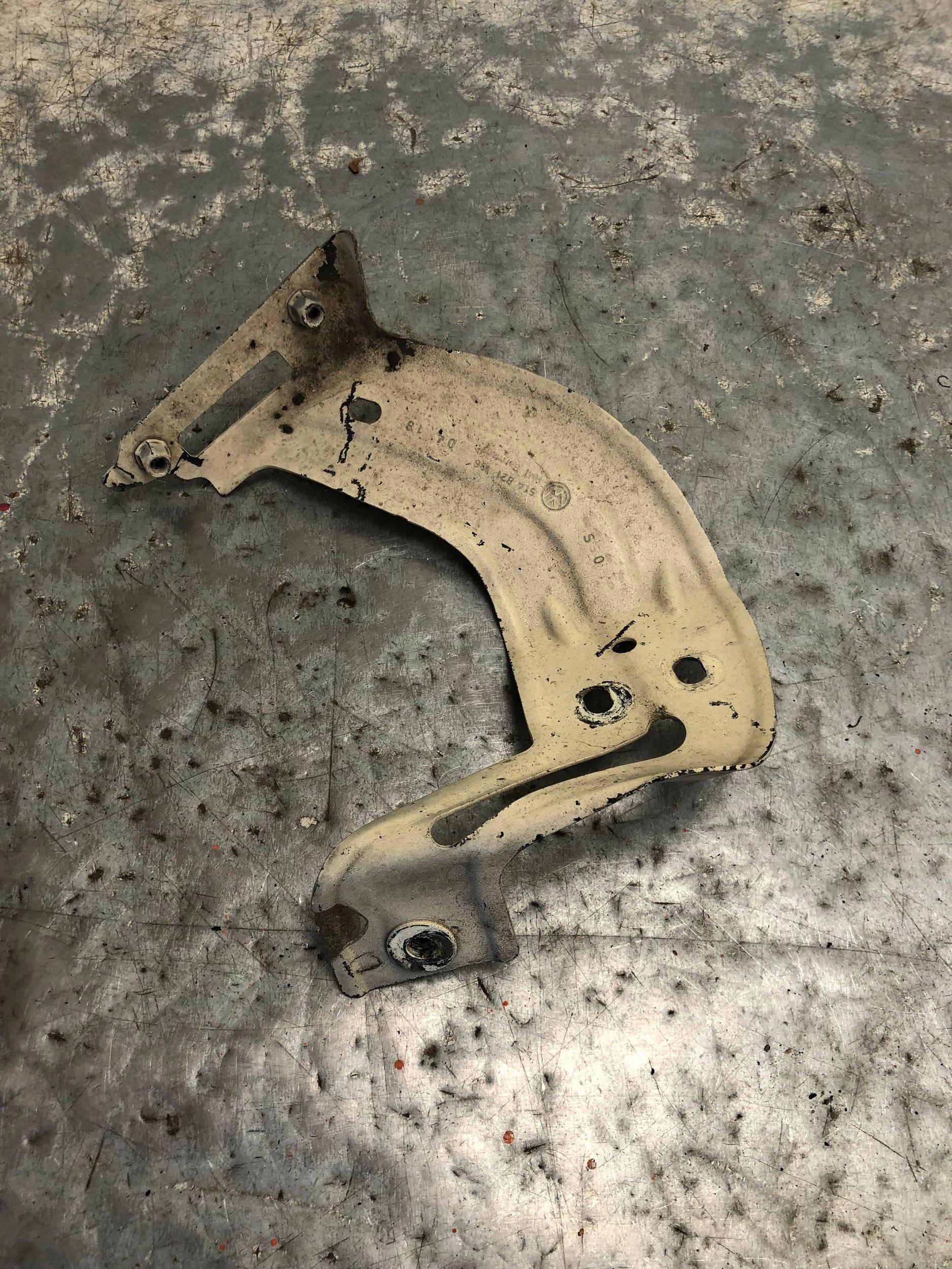 Console Support plaque Aile Droite Avant VW TOURAN III R115 5TA821136