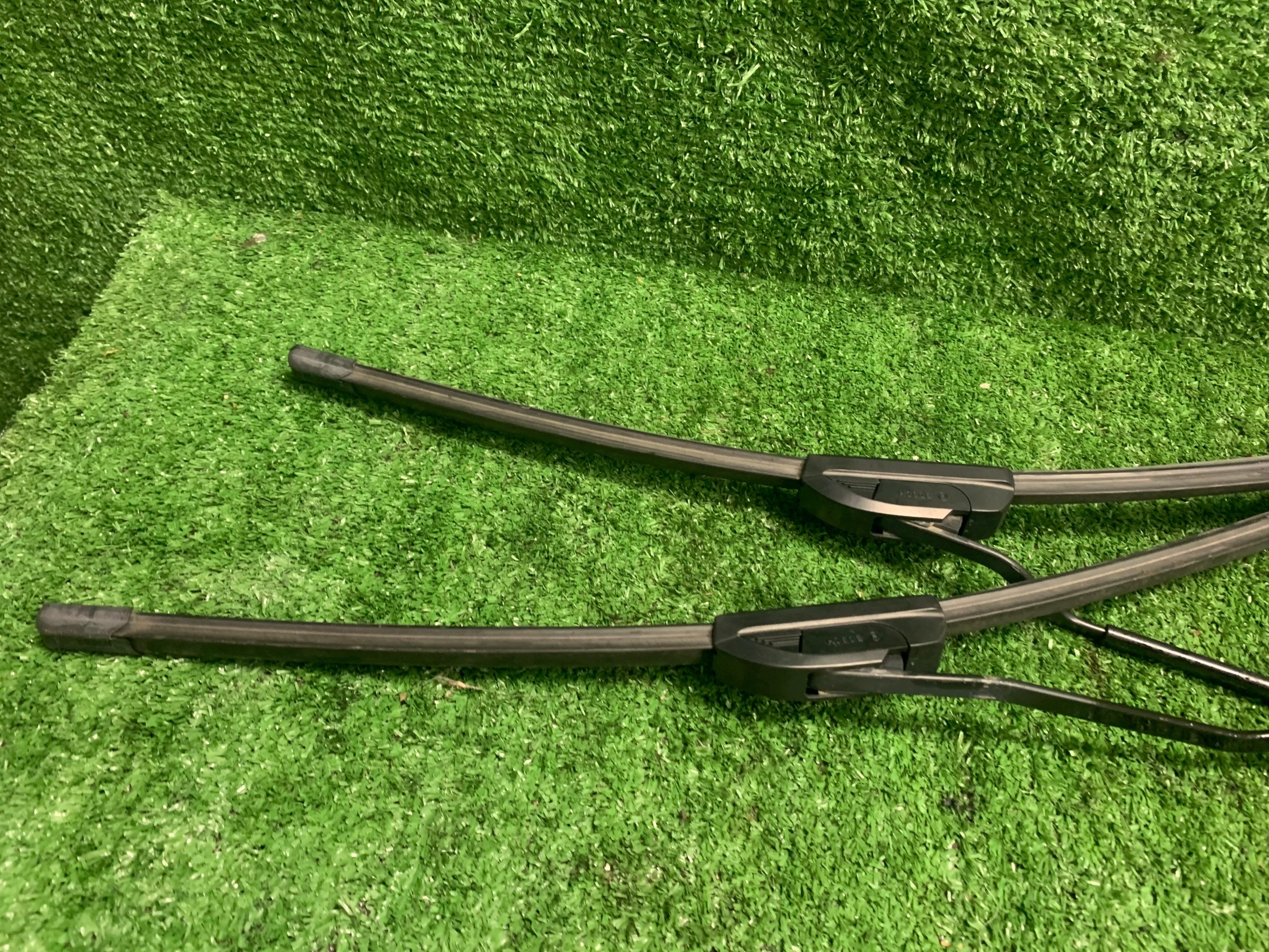 CHRYSLER 300C wiper arms front KOMPLET EUROPA