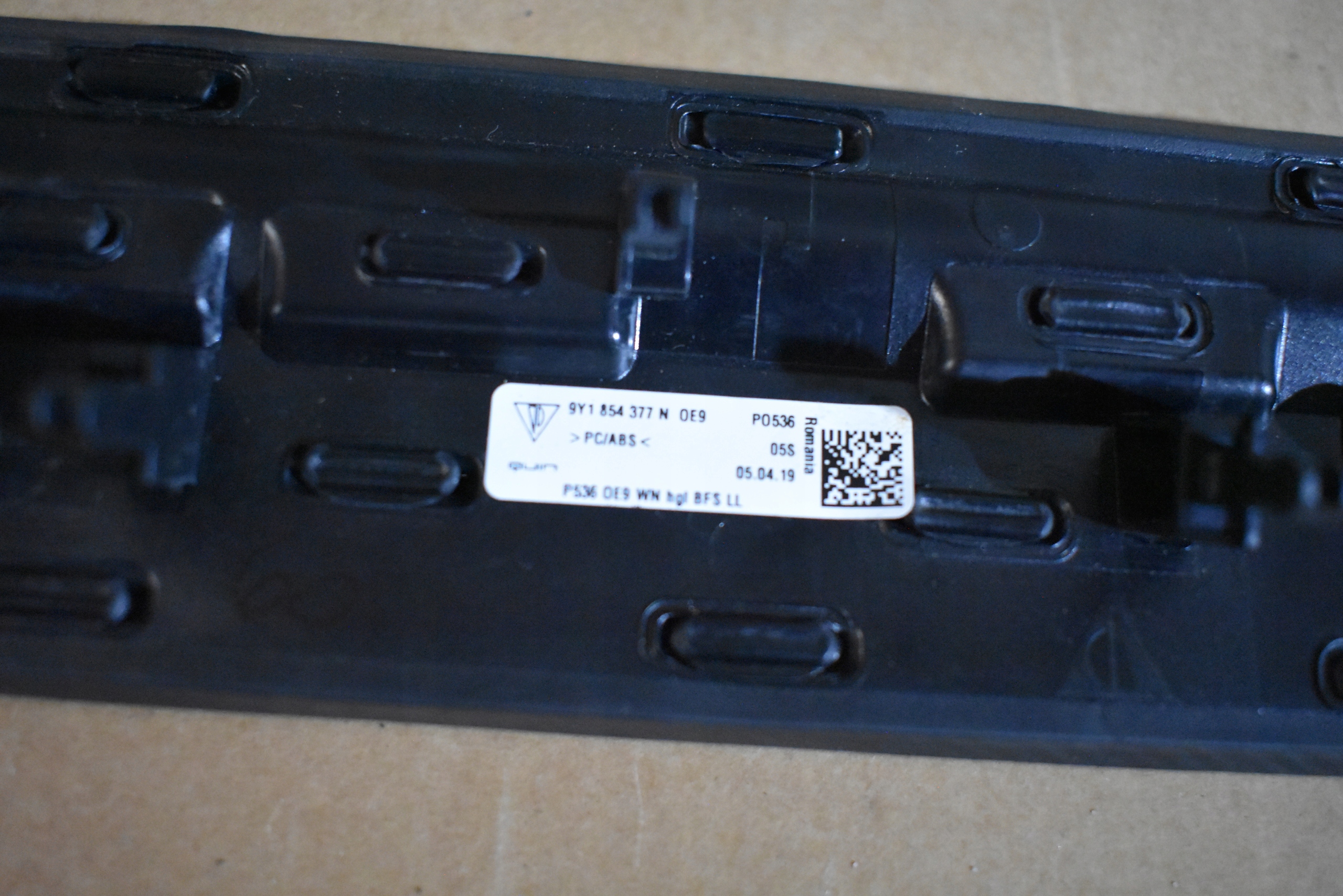 IDEALNA Moulage Console PORSCHE CAYENNE 9Y 1