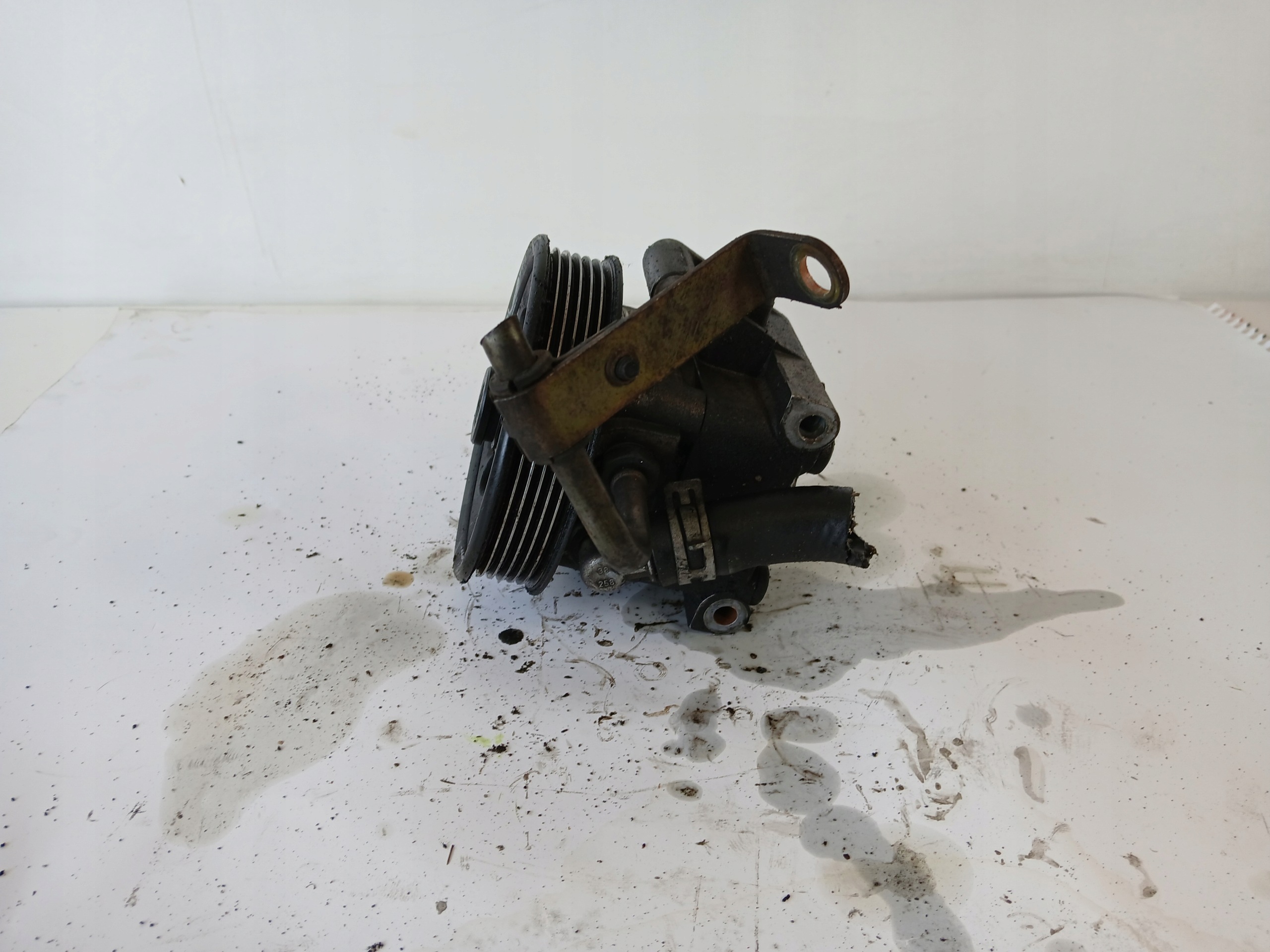 FORD FOCUS MK1 1.6 Servopumpe 2S413A696