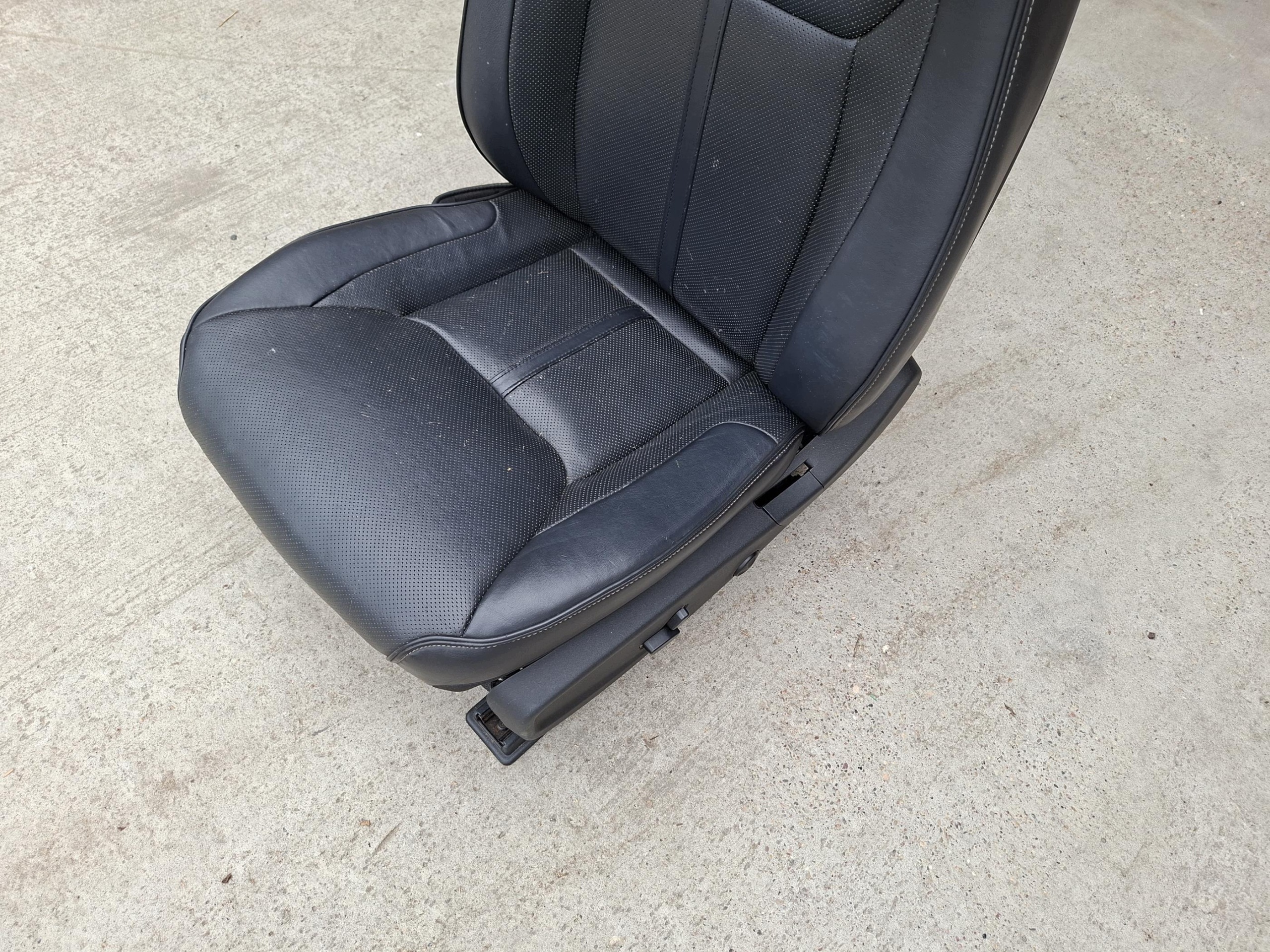 seat front front left GRZANY WENTYLOWANY CHRYSLER 300C II THEMA