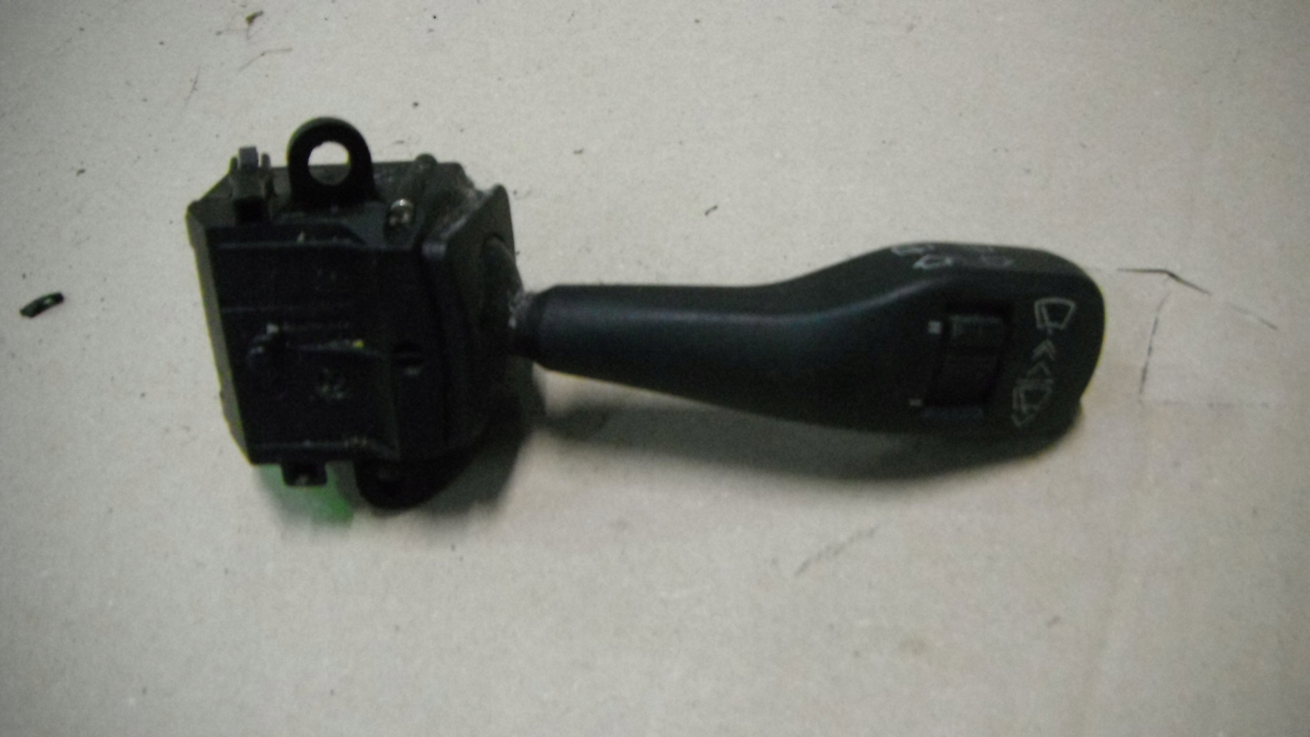 BMW E46 00-04 PRZEŁACZNIK WYCIERACZEK 8363669