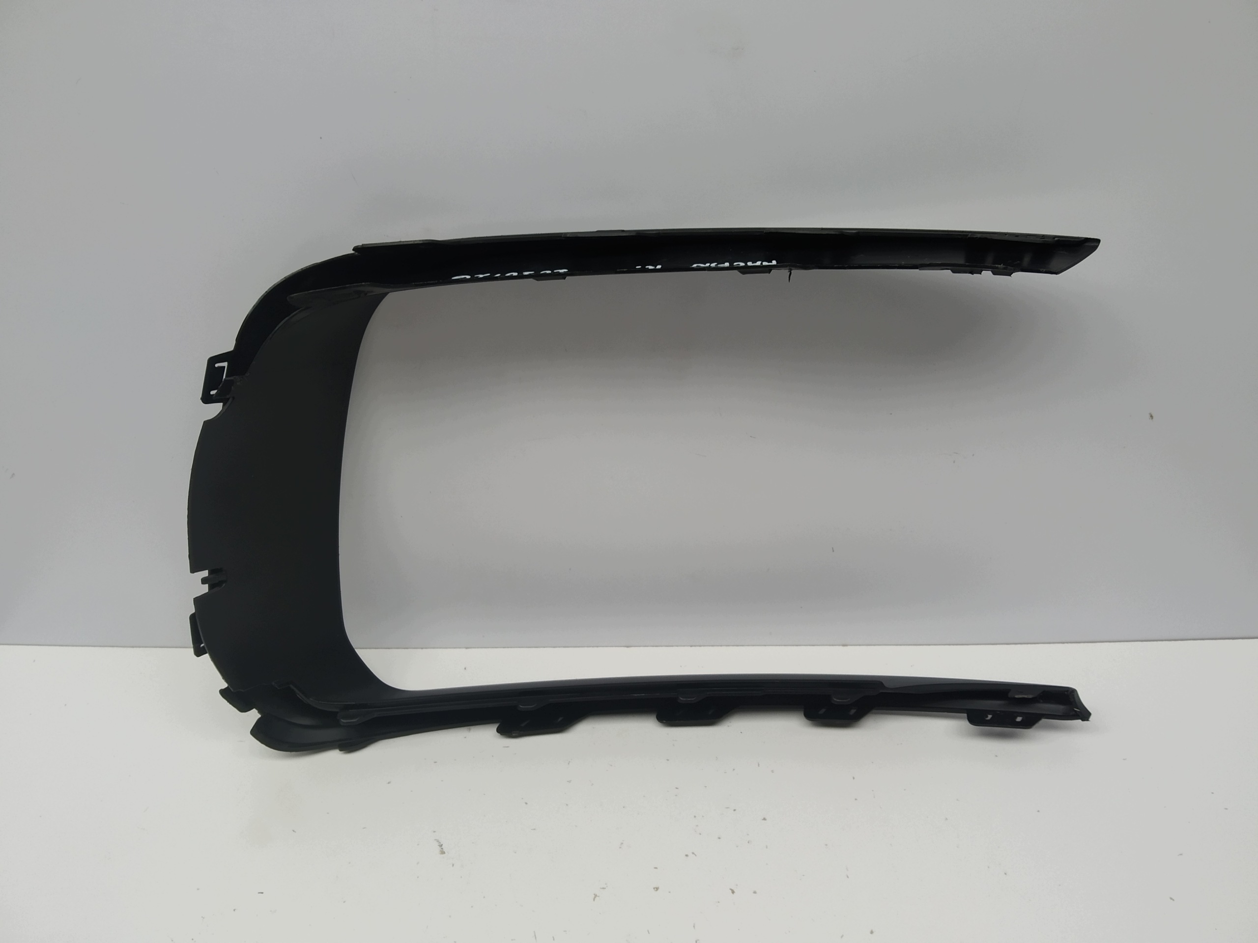 2021r + Porsche Macan lift GTS moulding grid right frame w bumper front