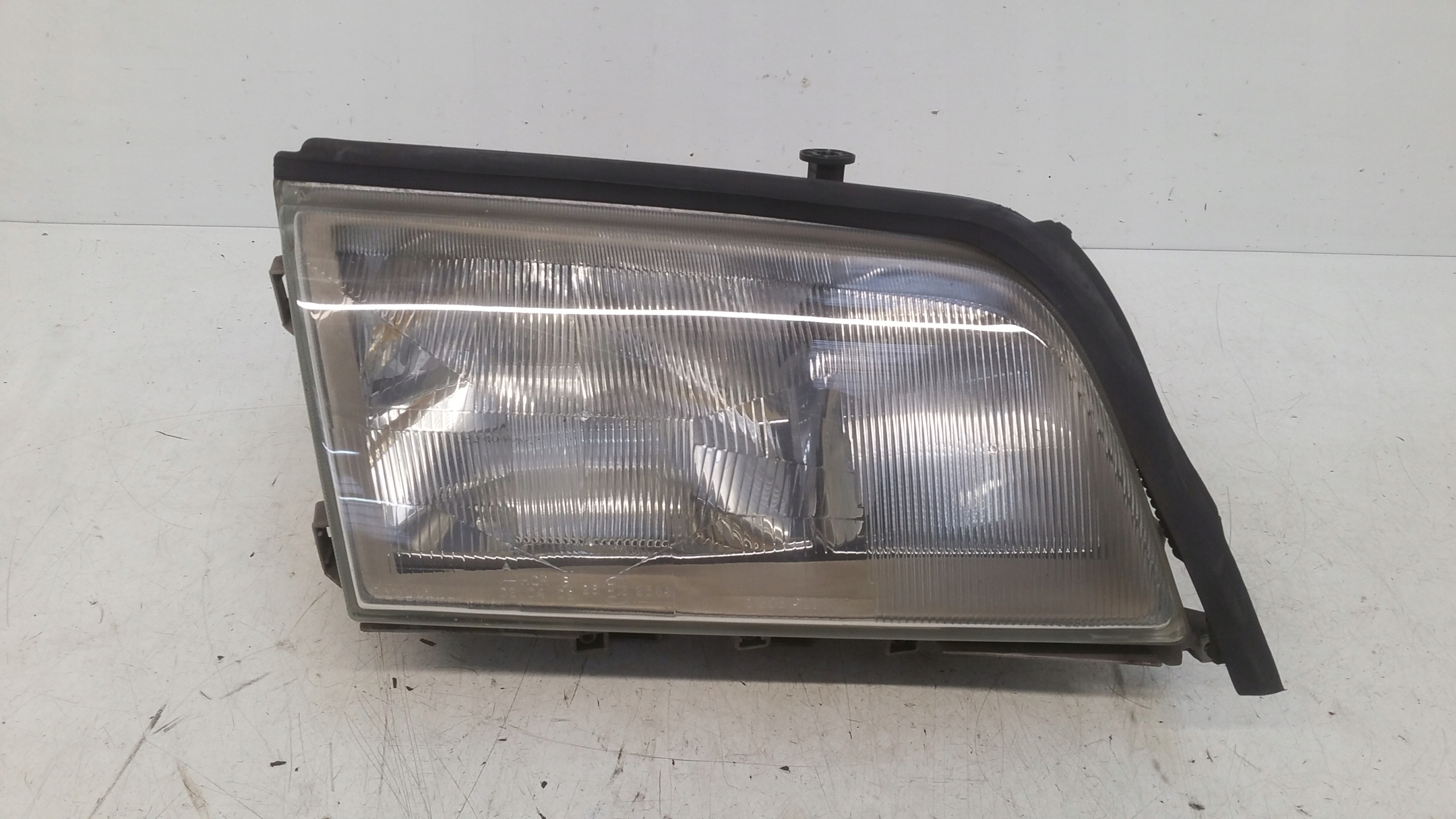 light right front Hella 2028201861 Mercedes W202