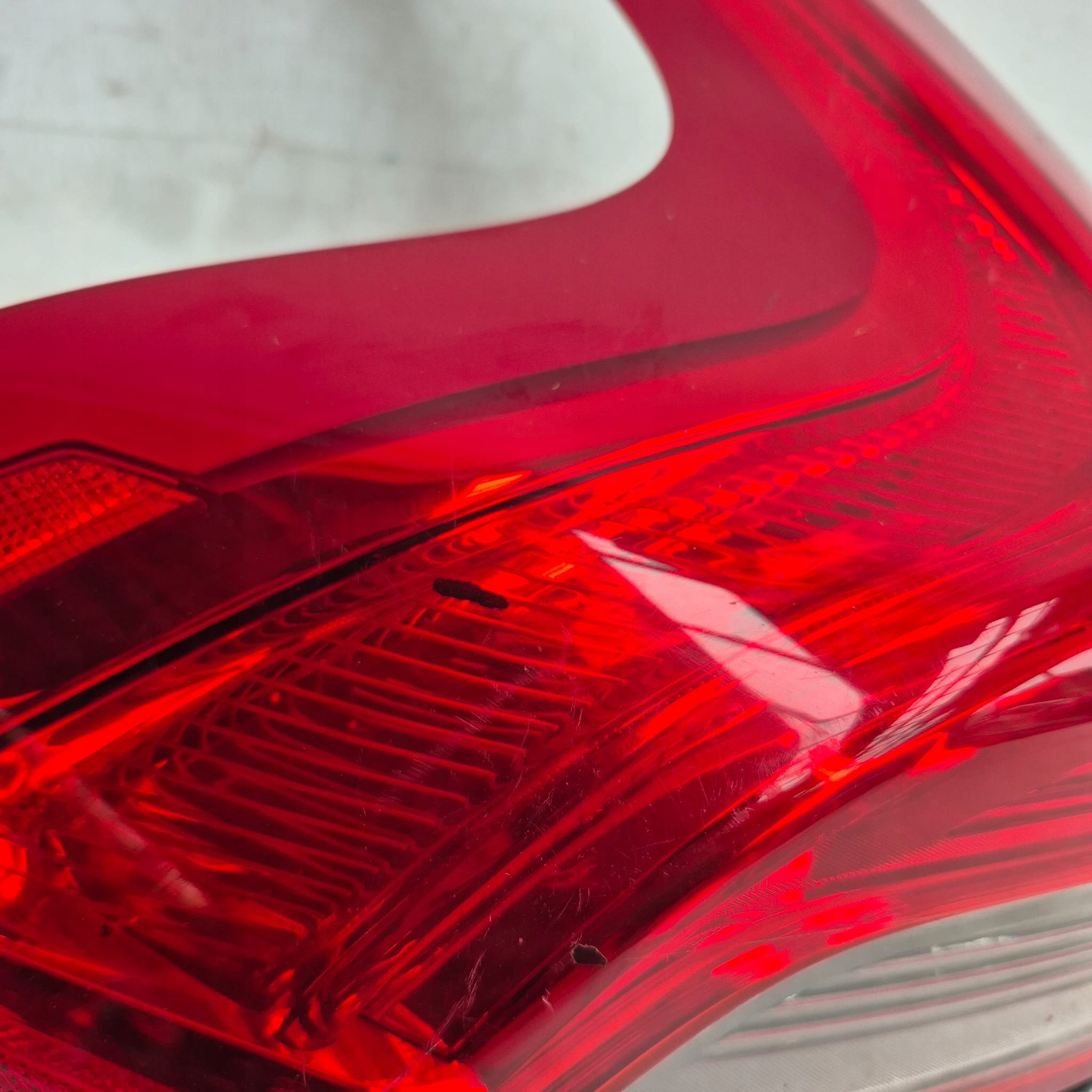 VOLVO V40 II 12- light left rear part rear 31395844