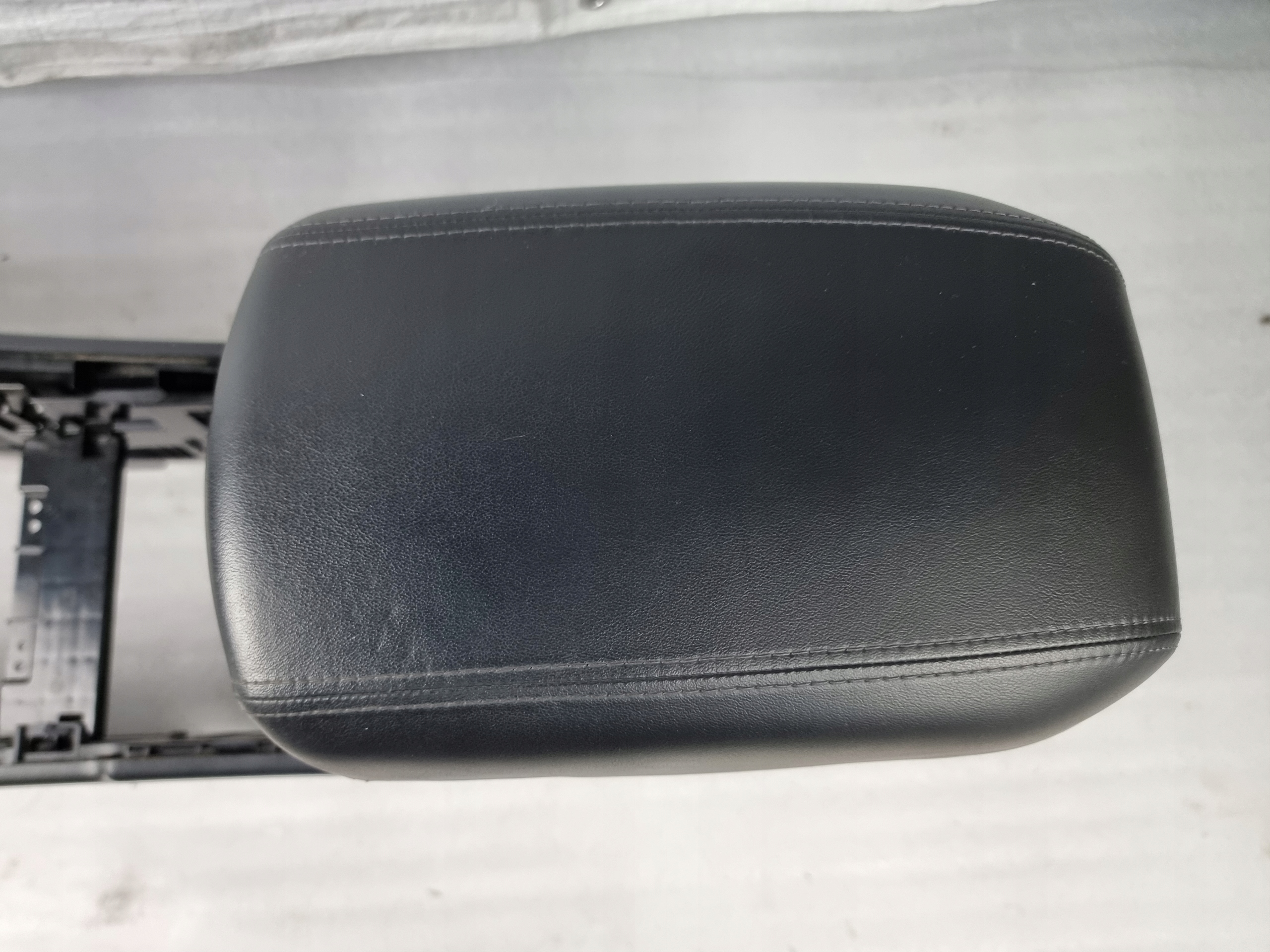 Hyundai IX35 тунель середина подлокотник