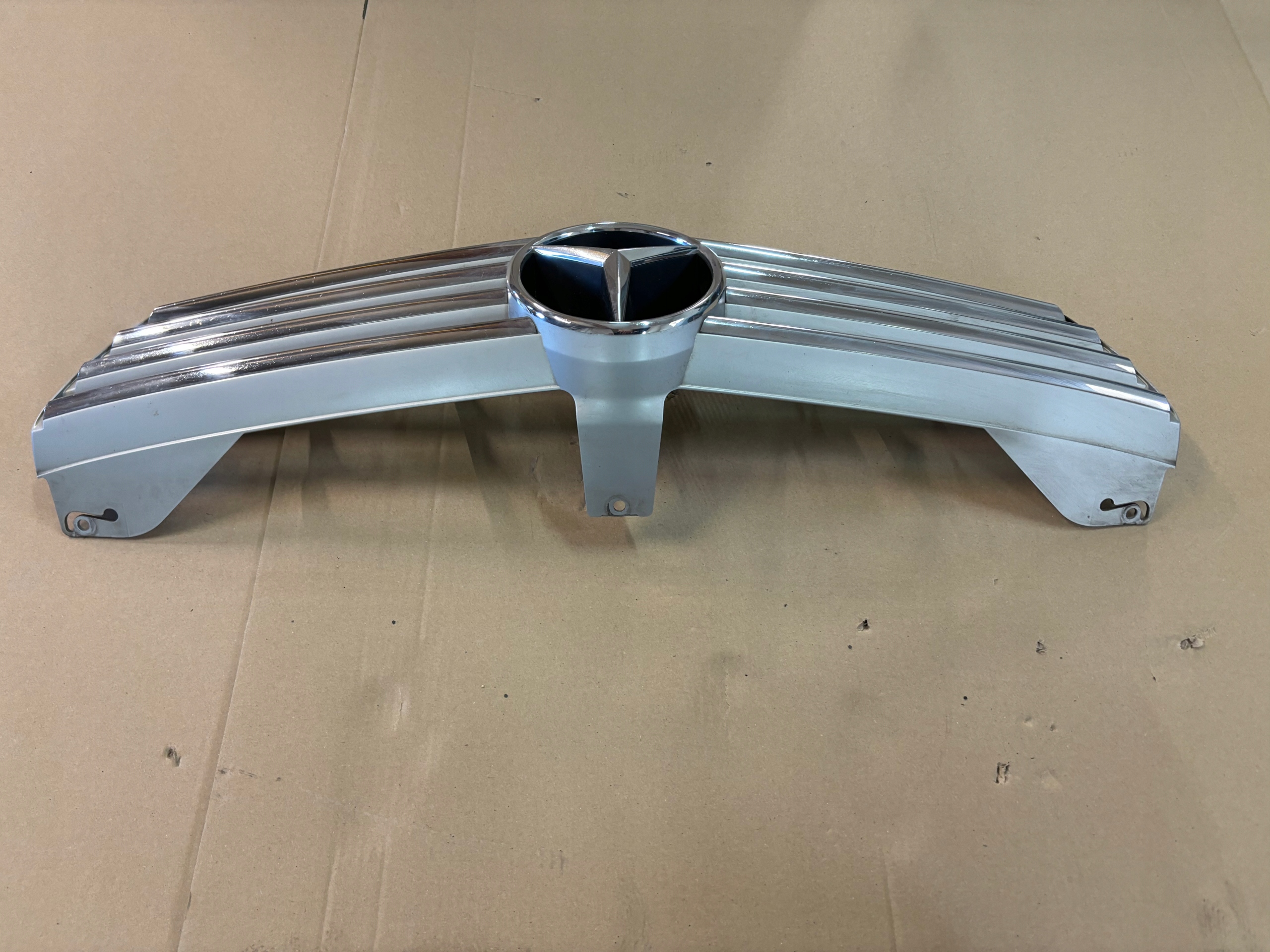 ATRAPA GRILL MERCEDES CLS W219 C219 A2198800083 Numer katalogowy części A2198800083 , A2198800083