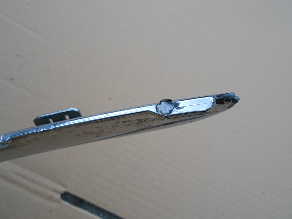 LEXUS NX 300 H LISTWA CHROM ATRAPY ZDERZAKA PRZOD Installation side Front