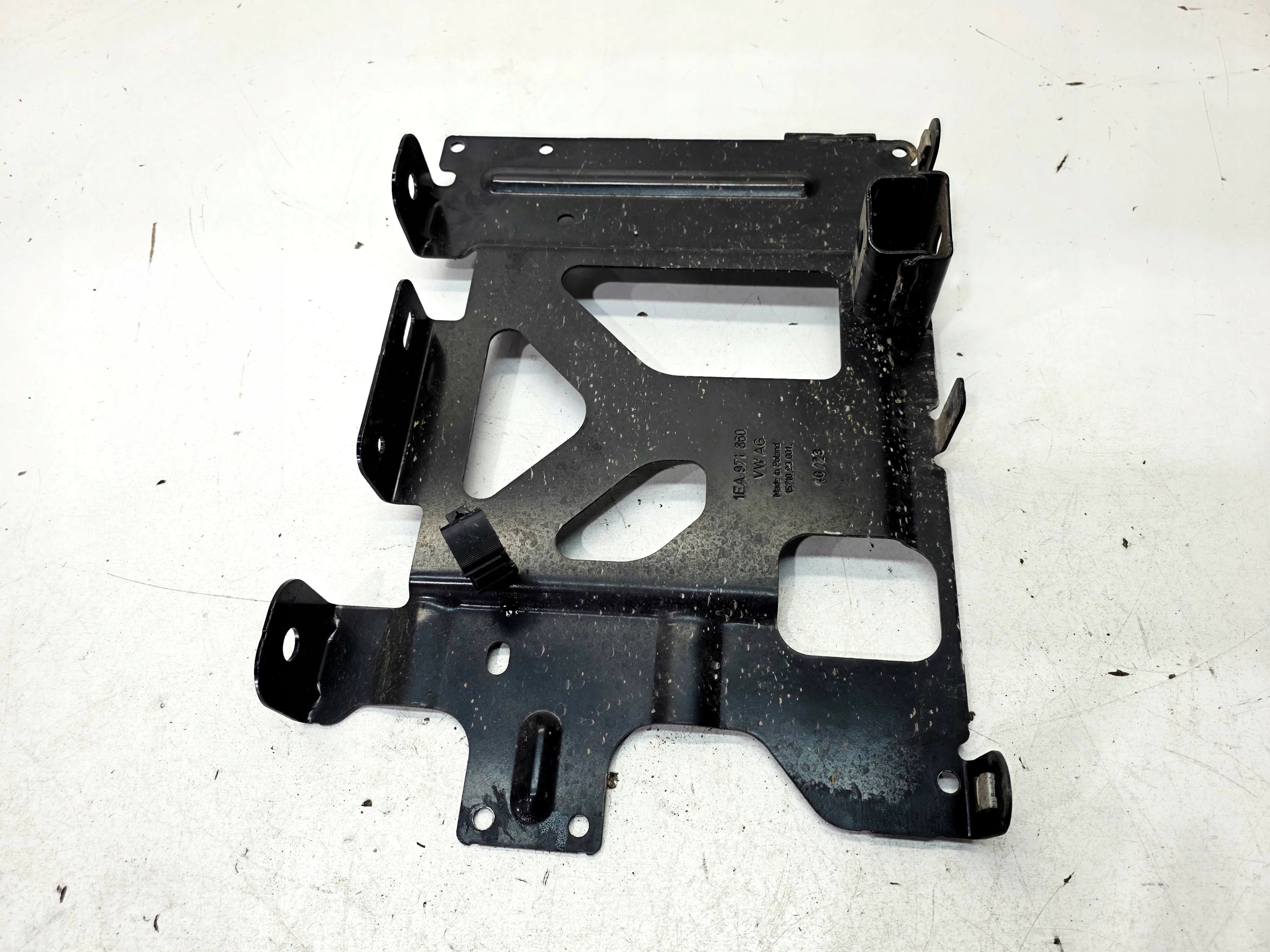 maniglia Consolle DO LADOWARKI AUDI Q4 E-TRON 1EA971860