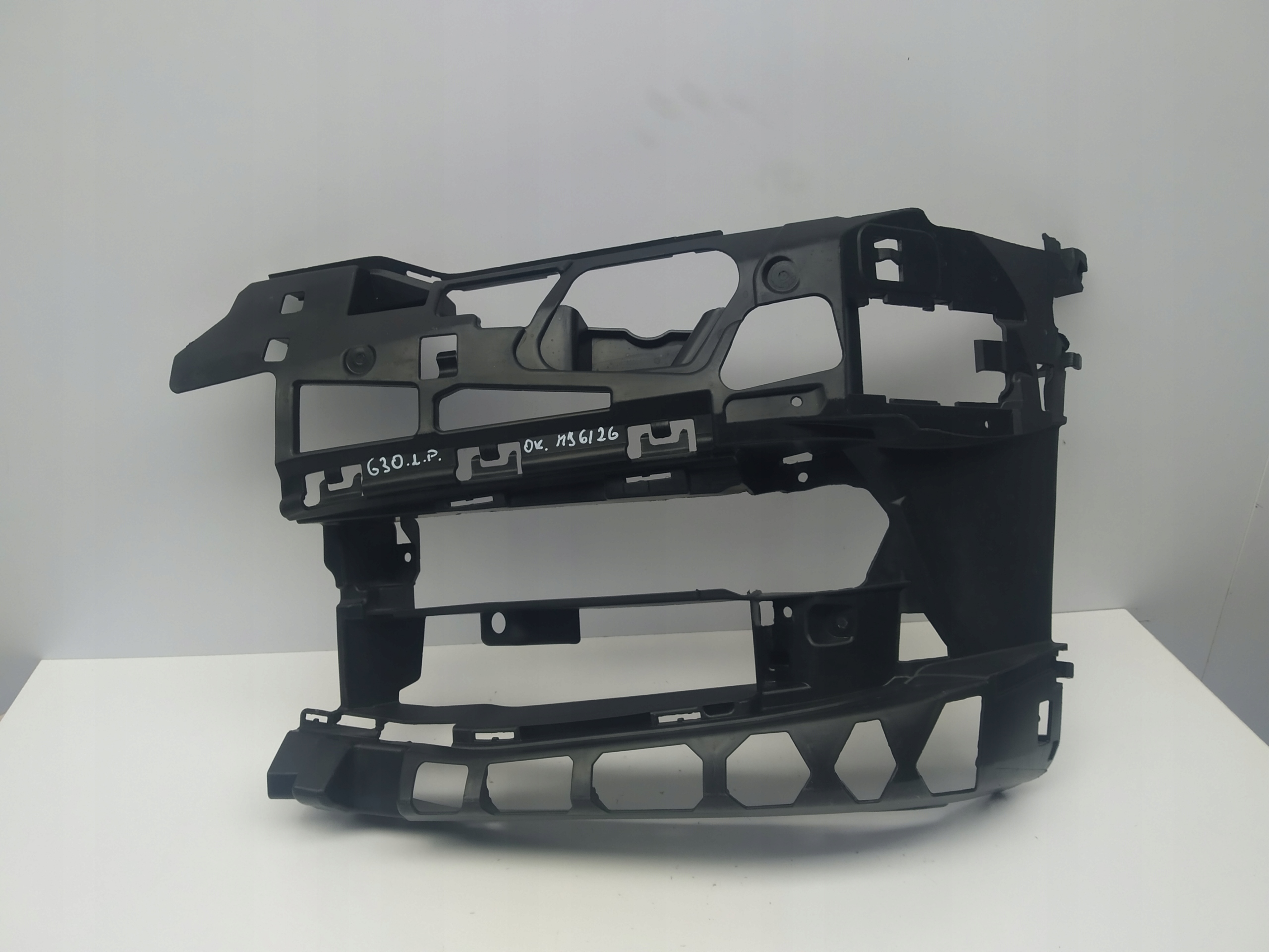 Bmw G30 G31 support left holder of a bumper front original OM 7385345