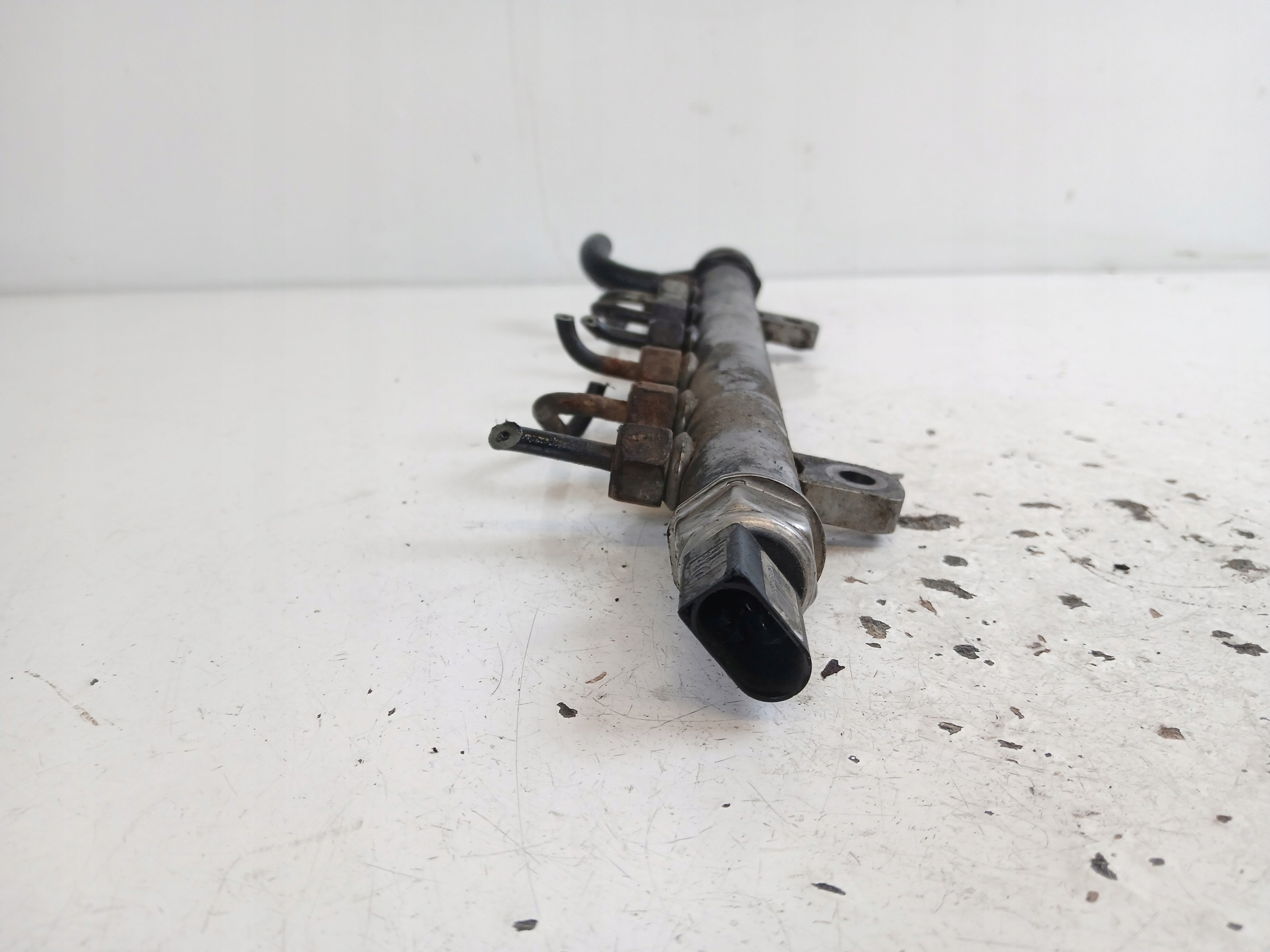 VW CRAFTER and 2.5 TDI injection ramp 076130093C sensor 057130764E
