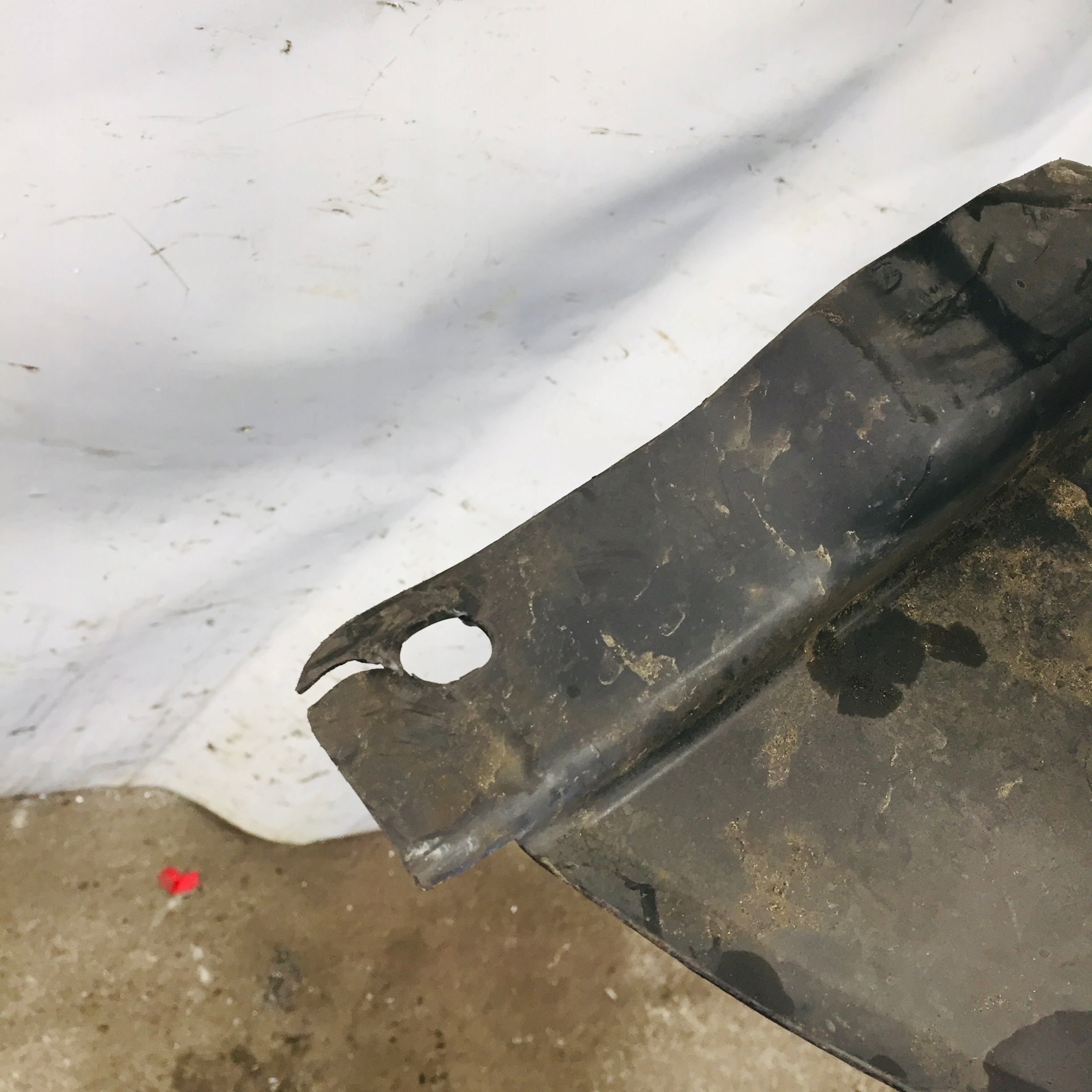 NADKOLE LEWE PRZEDNIE C4 CACTUS #134 Producent części Citroen OE