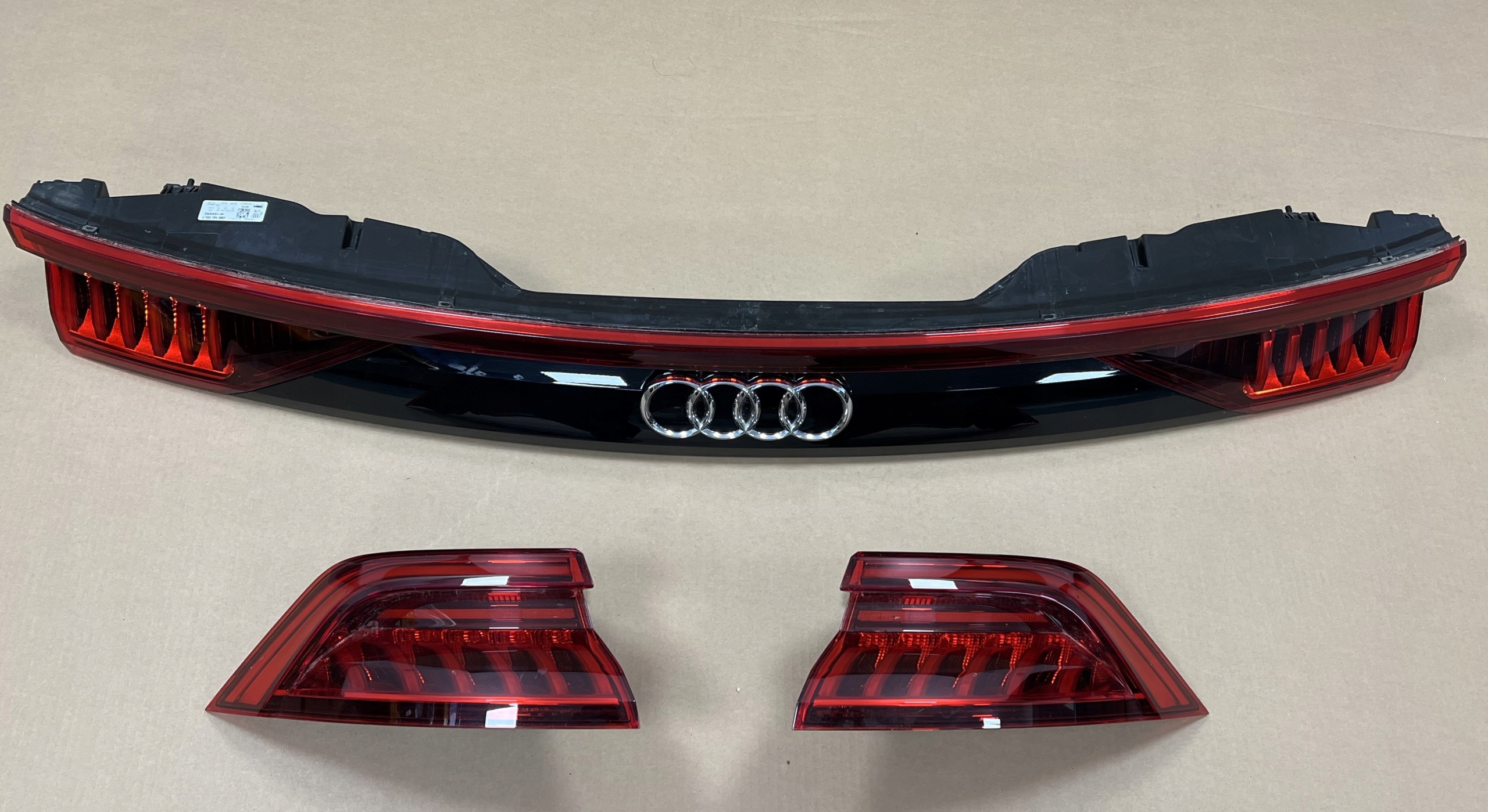 AUDI Q8 4M LAMPY TYŁ LED 4M8945095P 4M8945695B