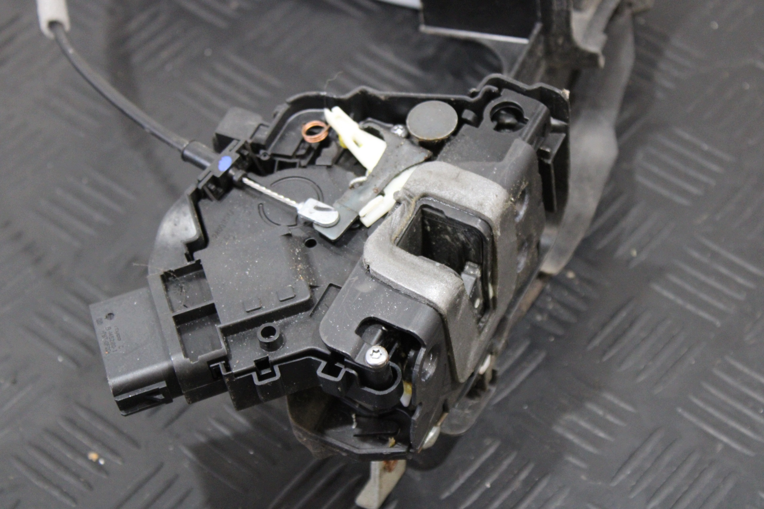 handle door right front lock 8M2A-R21812-AA FORD S-MAX MK1 2,2 TDCI