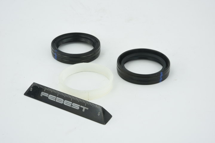 USZCZELNIACZ PÓŁOSI FEBEST do TOYOTA YARIS 1.3 Waga produktu 0.014 kg