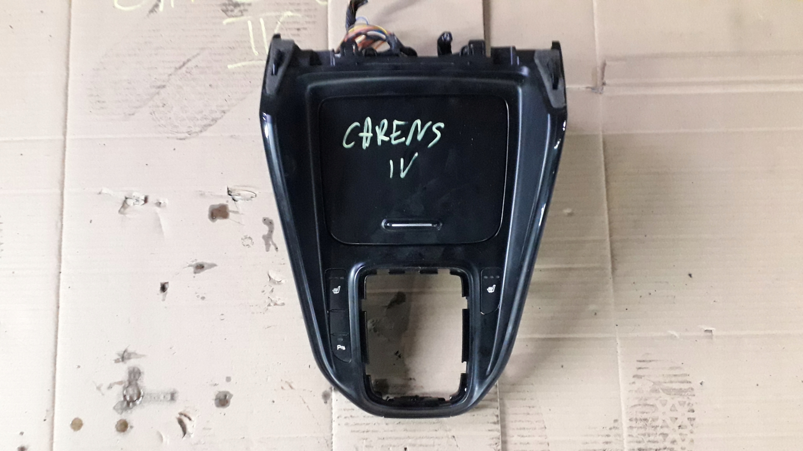 84633-A4000 - KIA CARENS IV 13-РАМКА ПАНЕЛЬ ПЕРЕДАЧ КОРОБКА ДЛЯ ХРАНЕНИЯ