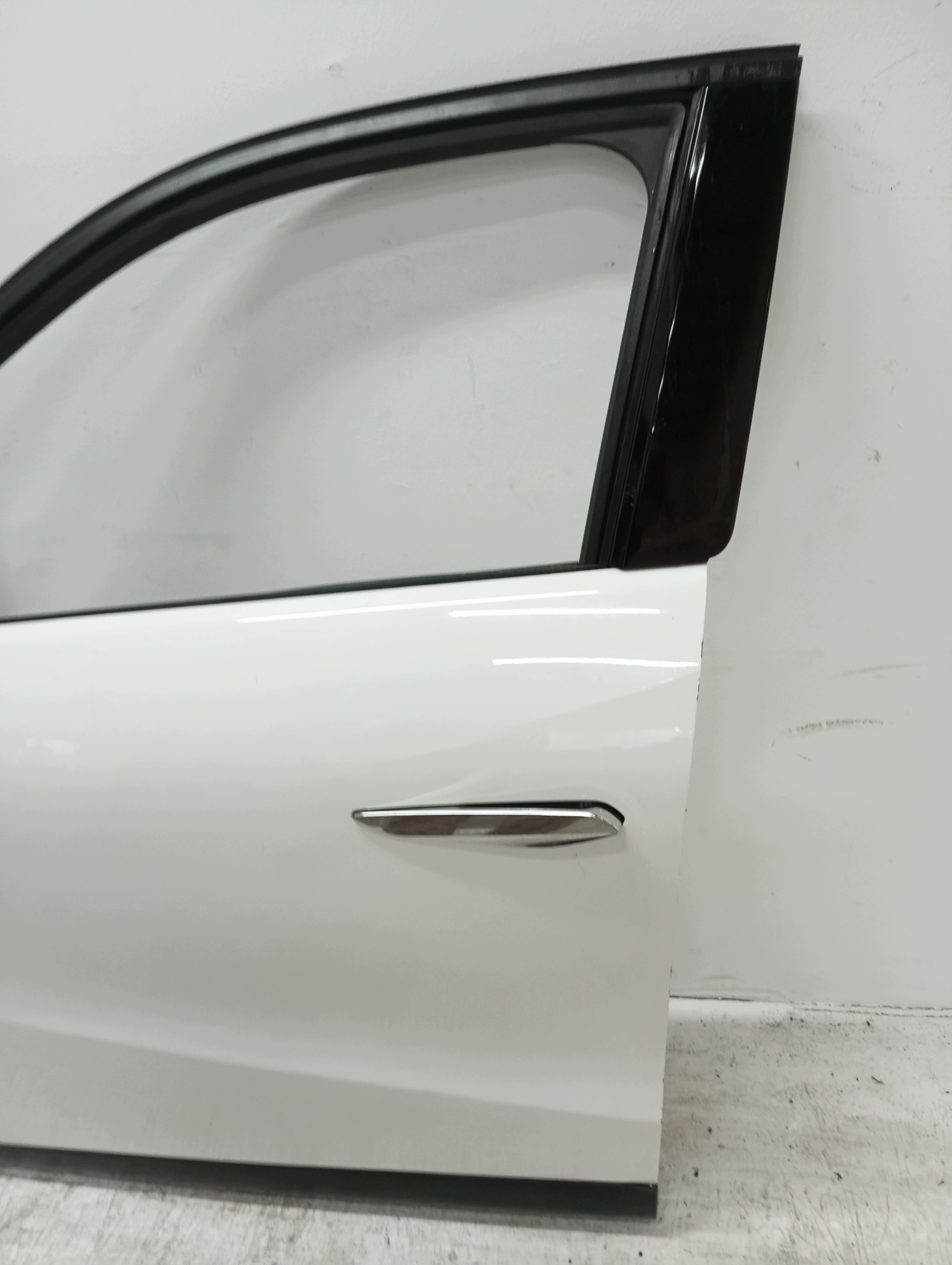door left front CITROEN DS3 23r damag.
