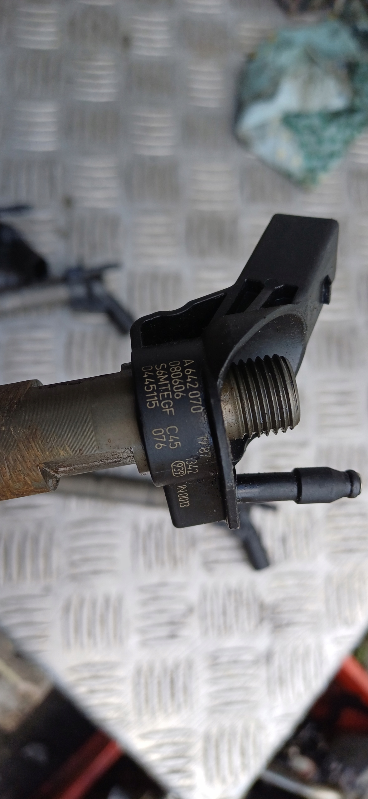 injector nozzle Mercedes W211 3.0 Cdi a6420700495