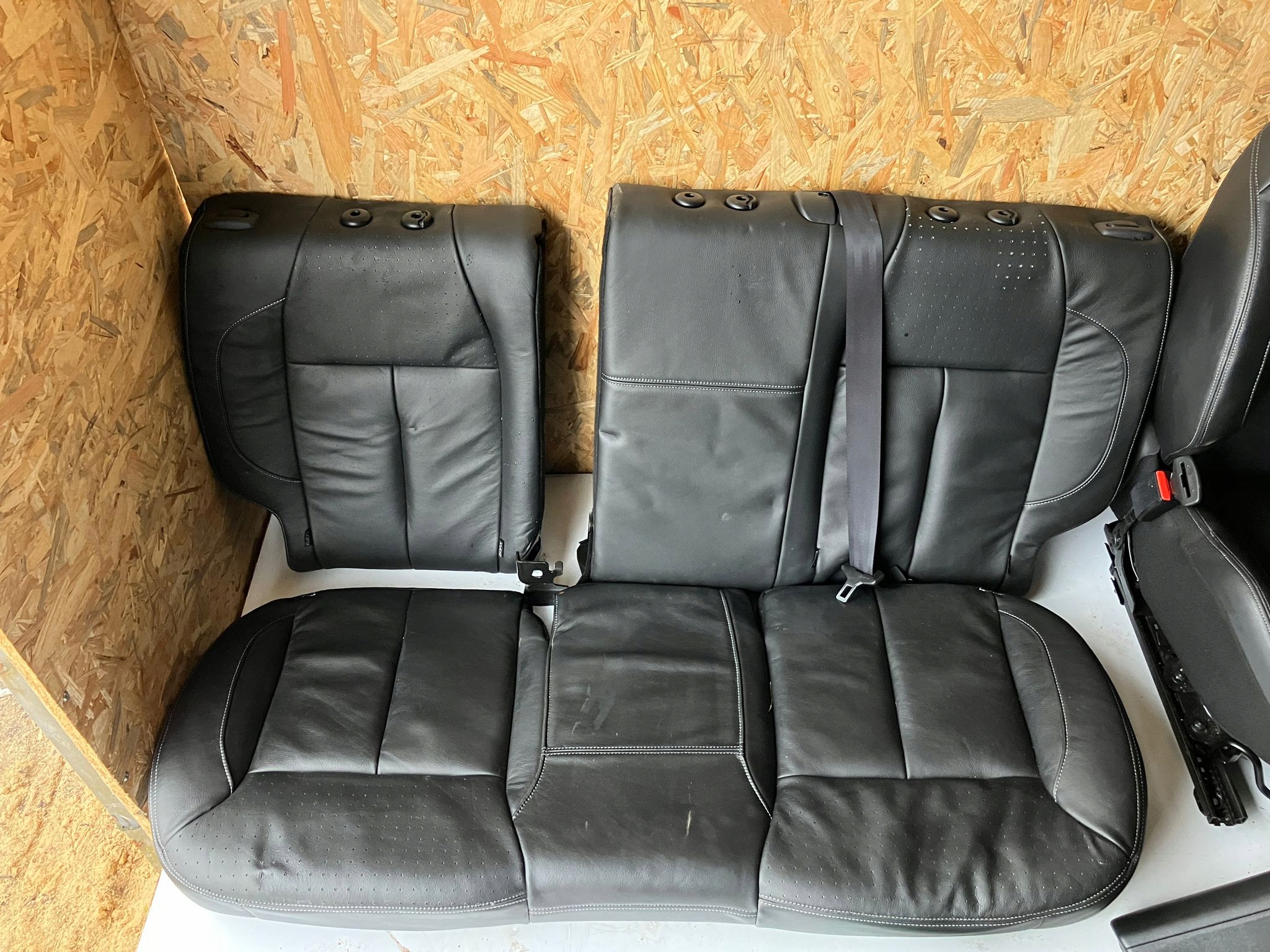 Sitze Seiten Gurten 208 Leder 3D