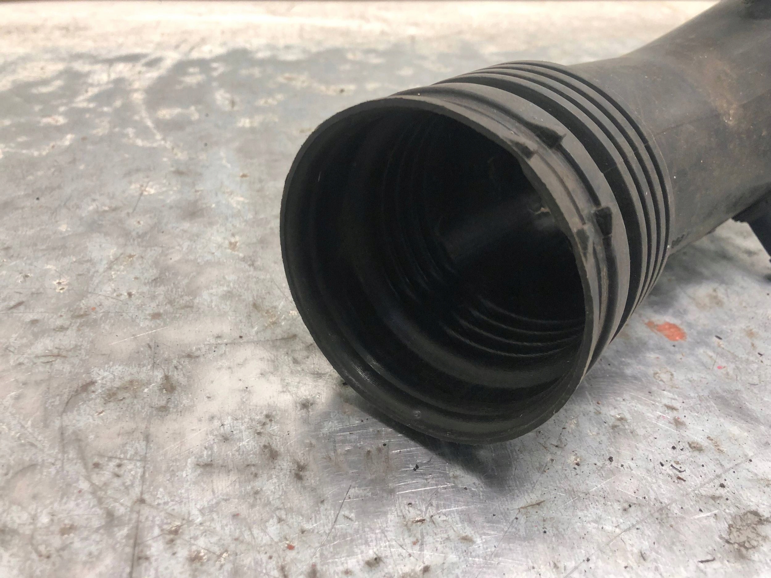 pipe air hose AUDI A5 8T 8T0129600