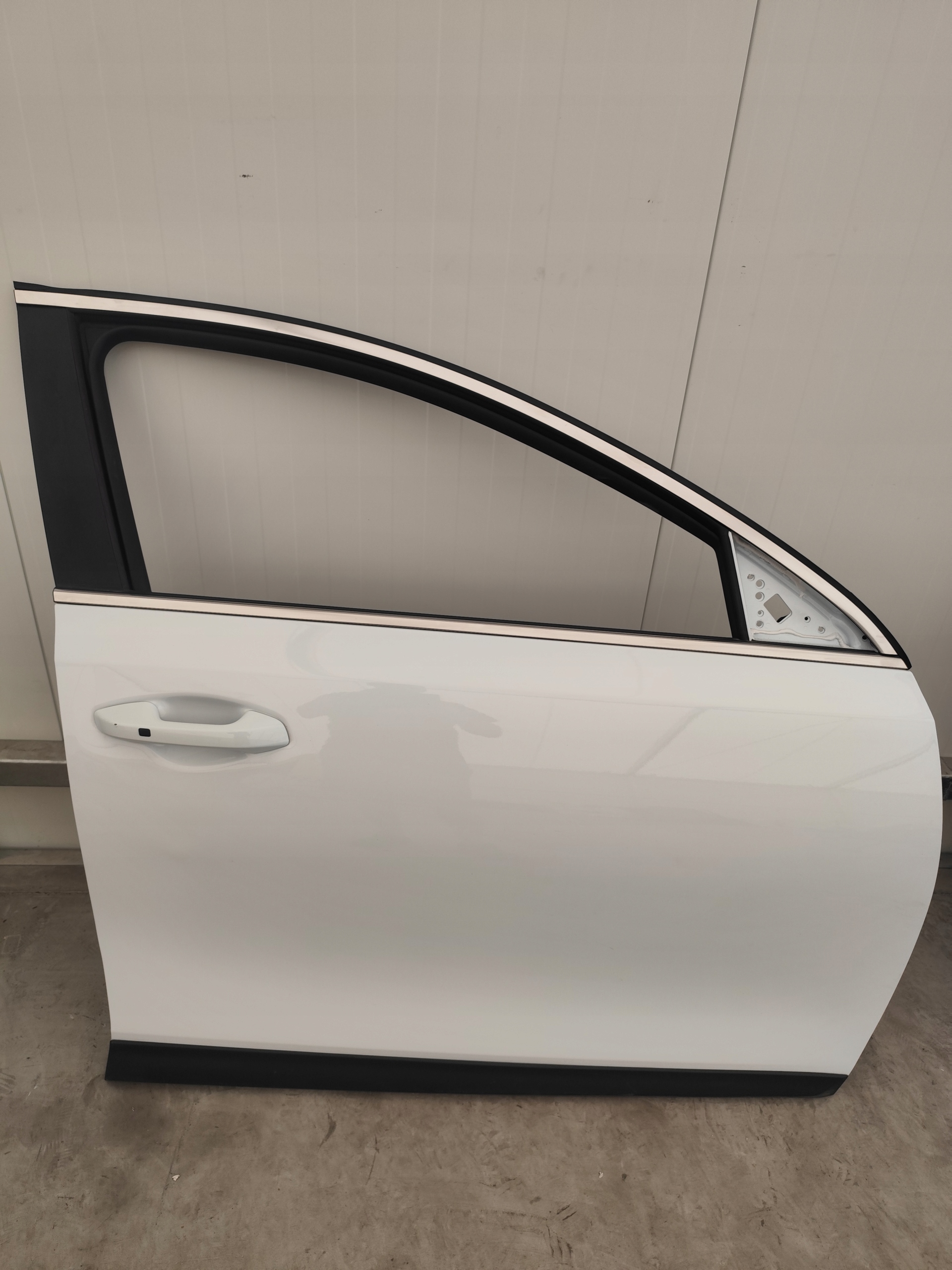KIA X-CEED door front right