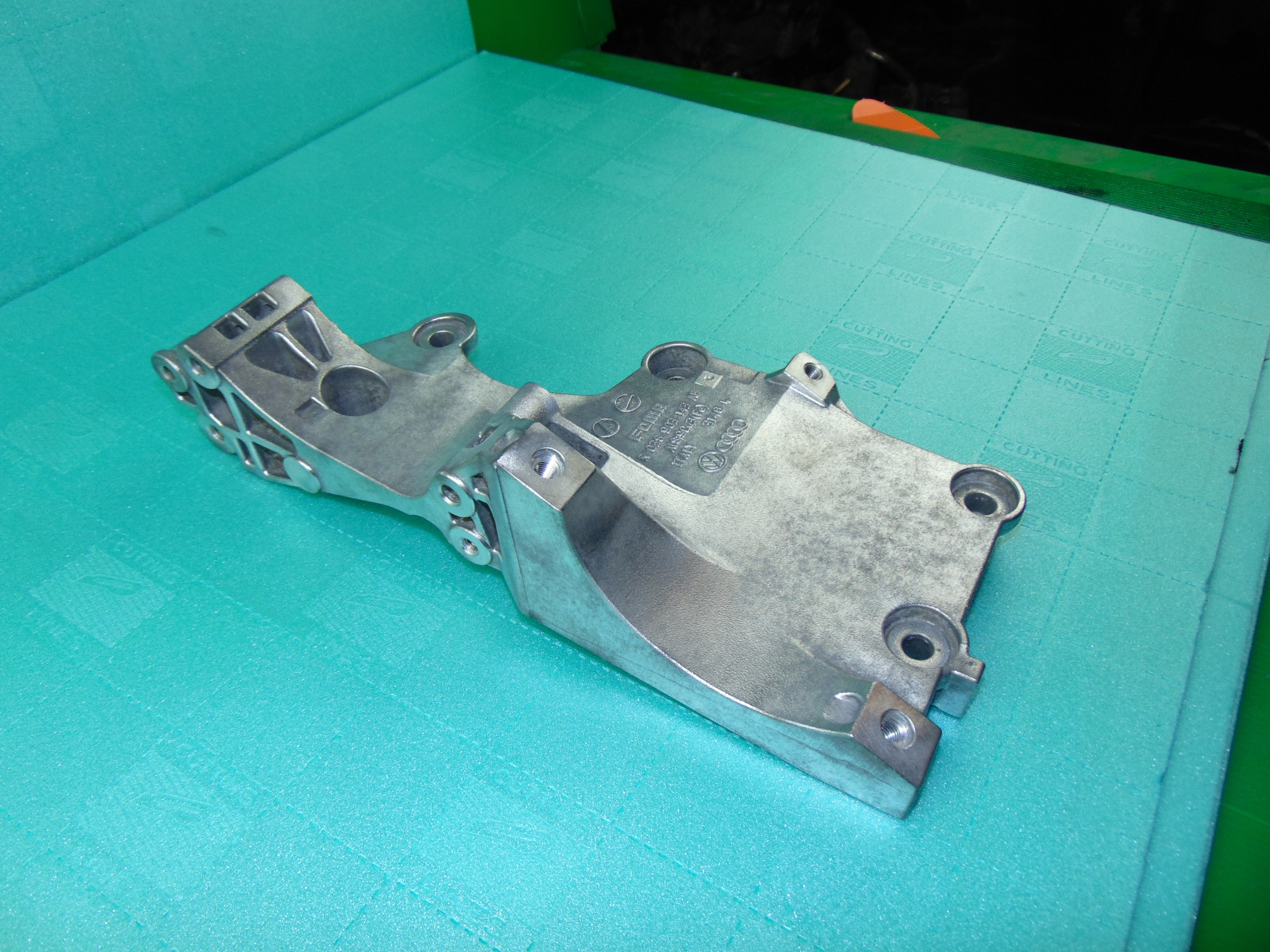 ŁAPA ALTERNATORA 038903143AF A3 8P 1.9TDI 2,0TDI Oryginał!!! Typ silnika Diesel