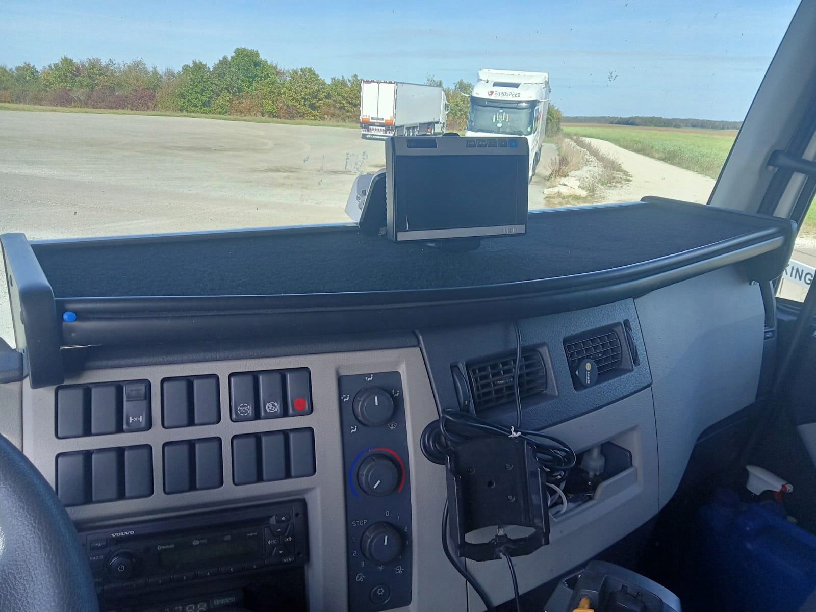 Police Stolek Na Kokpit Volvo Fe Fl