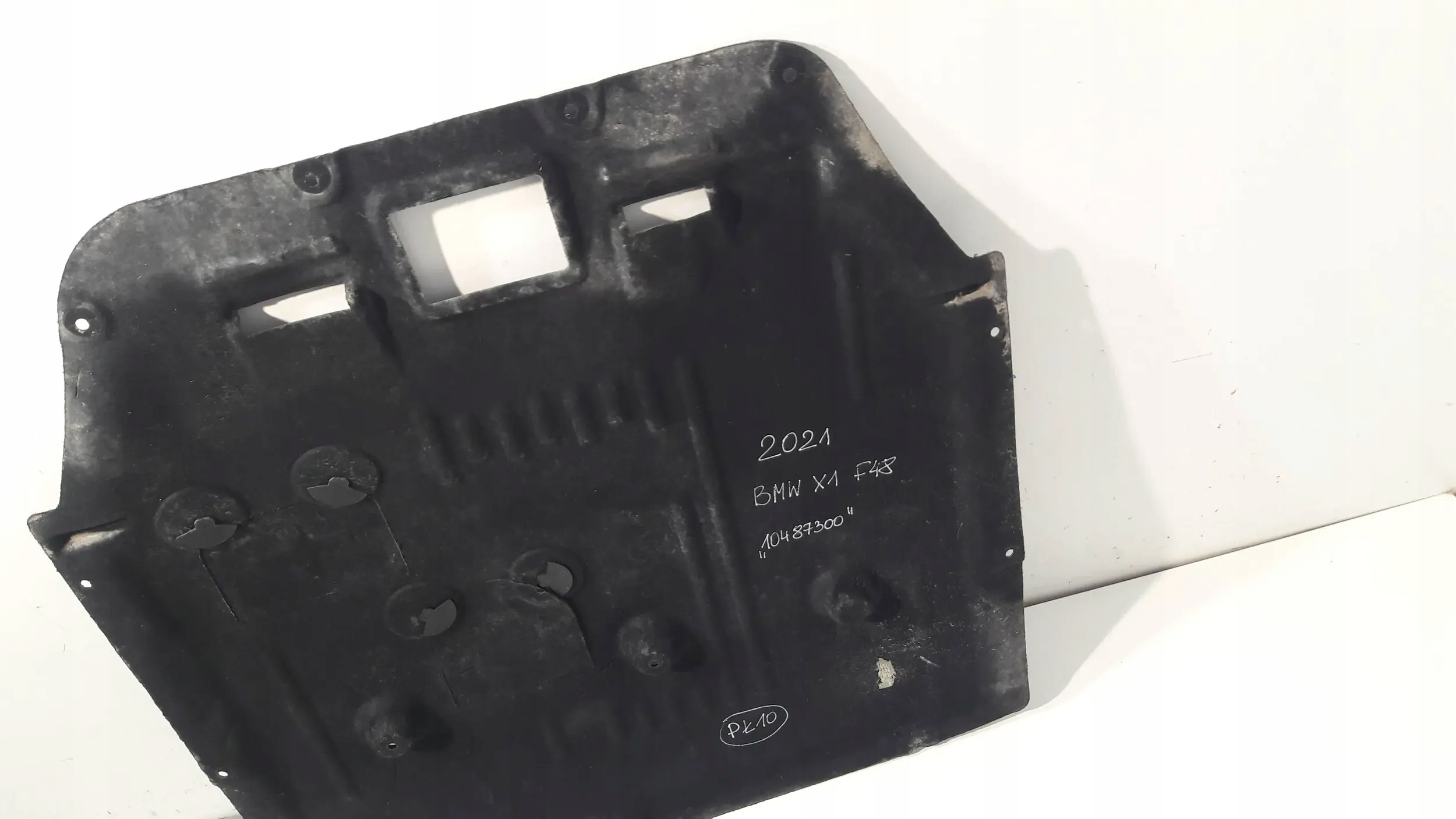 BMW X1 F48 motor cover lower 10487300 (PL10)