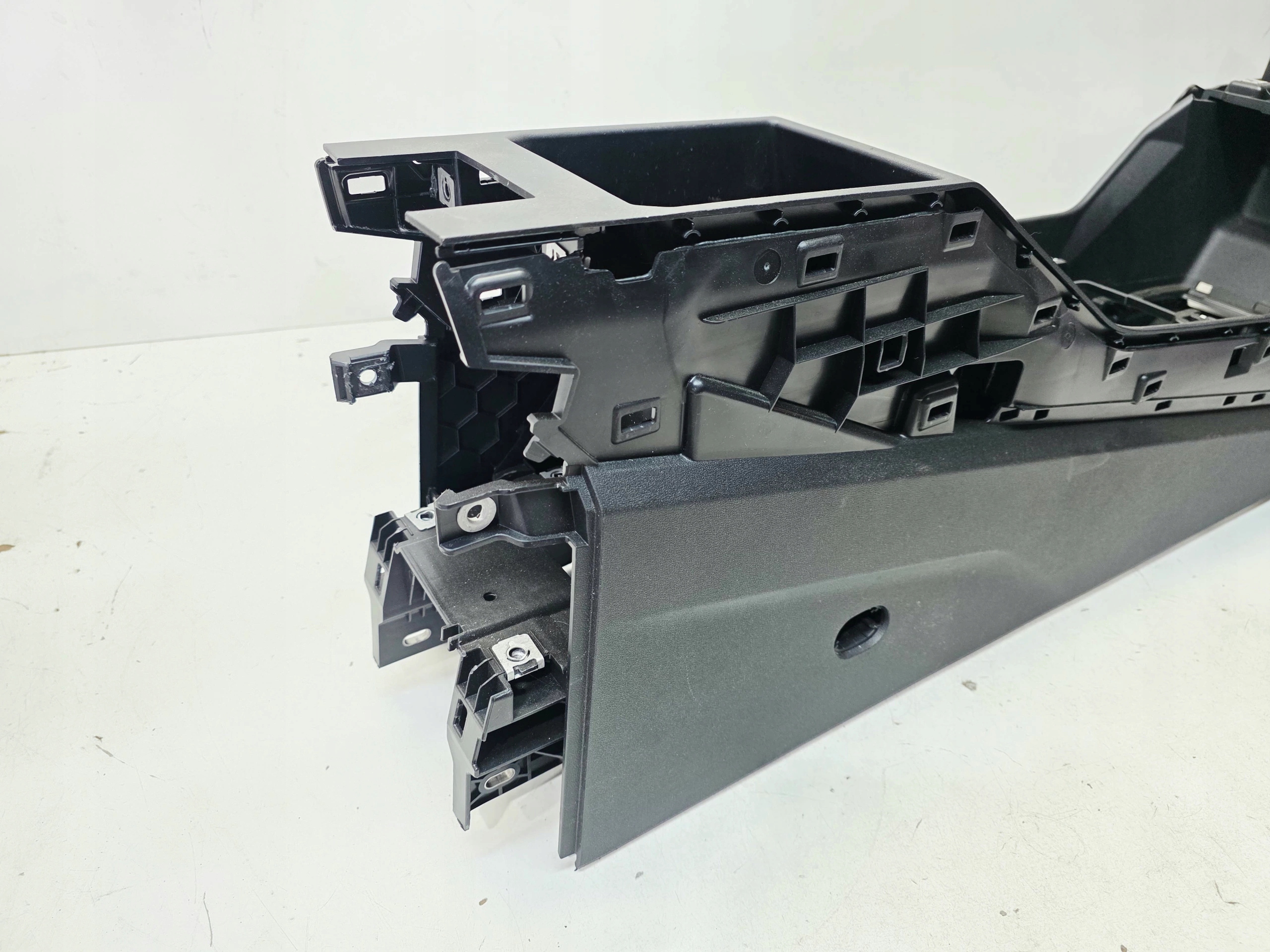 TUNEL mitte AUDI Q4 E-TRON 89A863242A 4PK