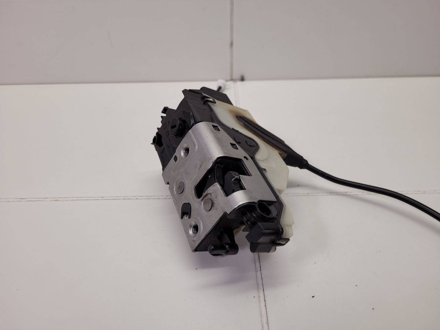 lock door front right side Peugeot 208 2015 98125007B0