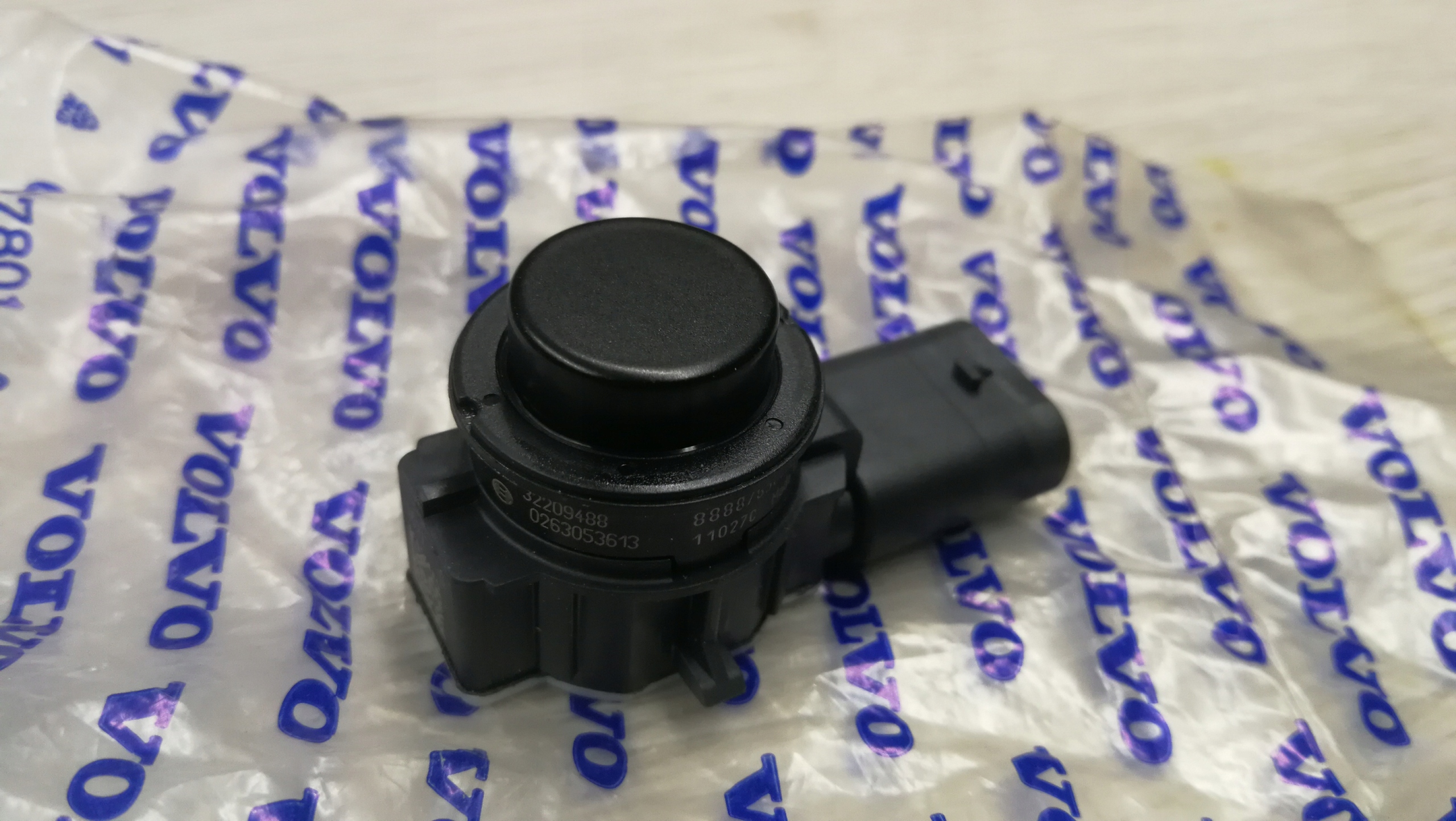 CZUJNIK parkowania PDC TYŁ VOLVO XC40 32209488 EAN (GTIN) 0657039845197