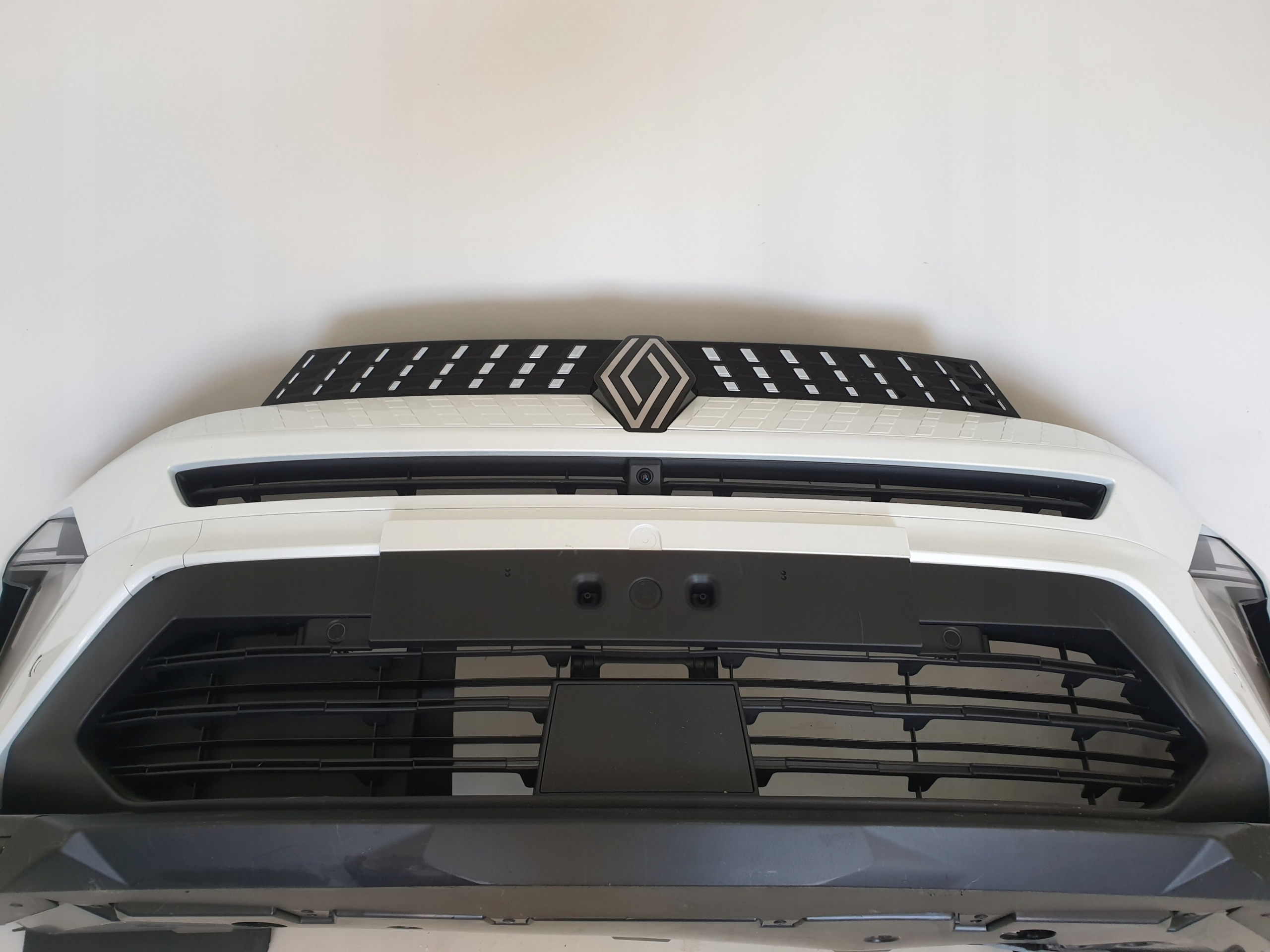 RENAULT CAPTUR II LIFT 24-> bumper front PDC LED RADAR cover KAMERA