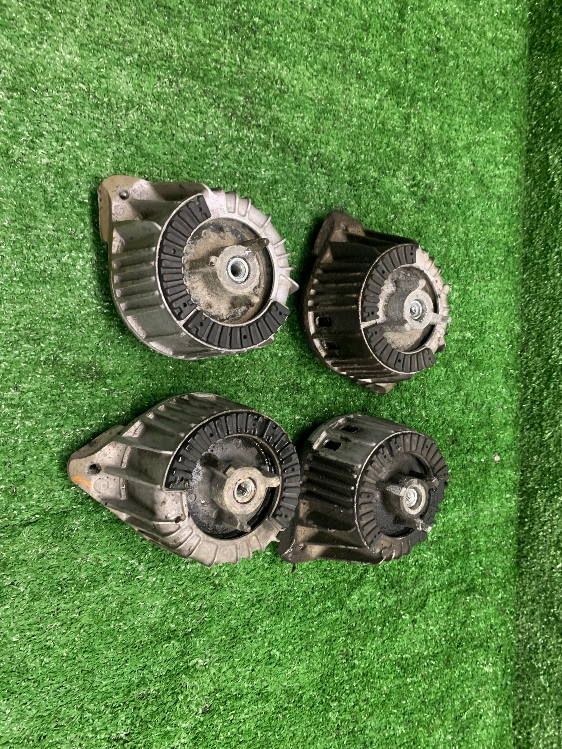 engine mount MERCEDES W212 W204 2.2 CDI A2042400317