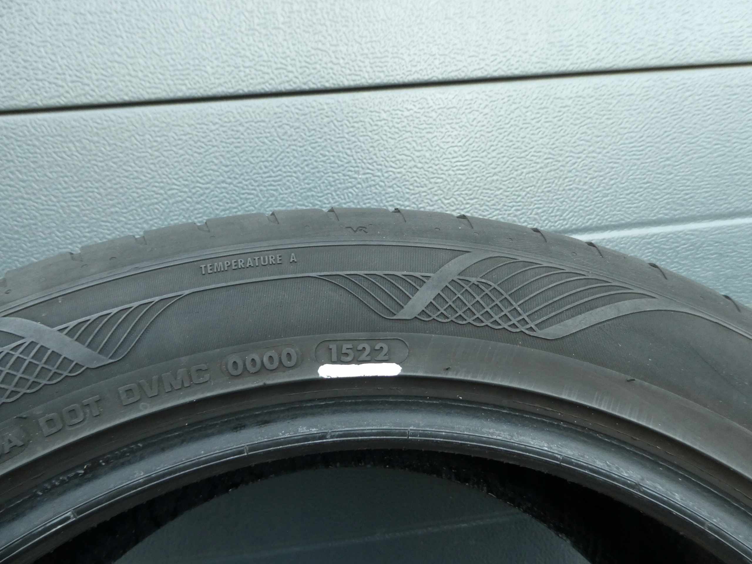 1X tyre Vredestein 255/45/18 2022R