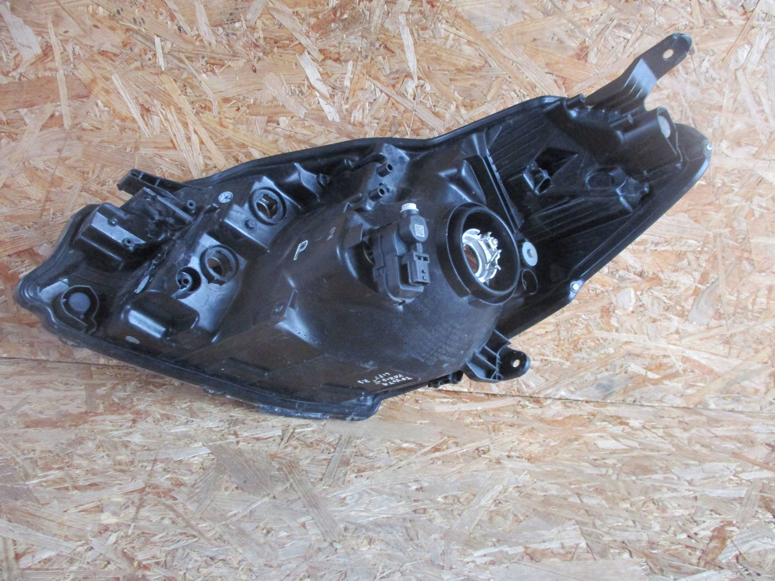 light front front right TOYOTA YARIS III LIFT