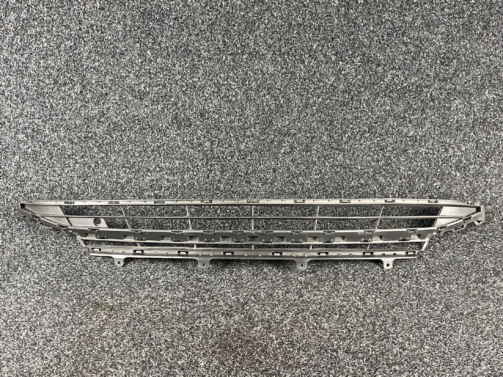 OPEL ASTRA K KRATKA ZDERZAKA ŚRODKOWA PRZÓD PRZEDNIA 39094804 Numer katalogowy części 39094804