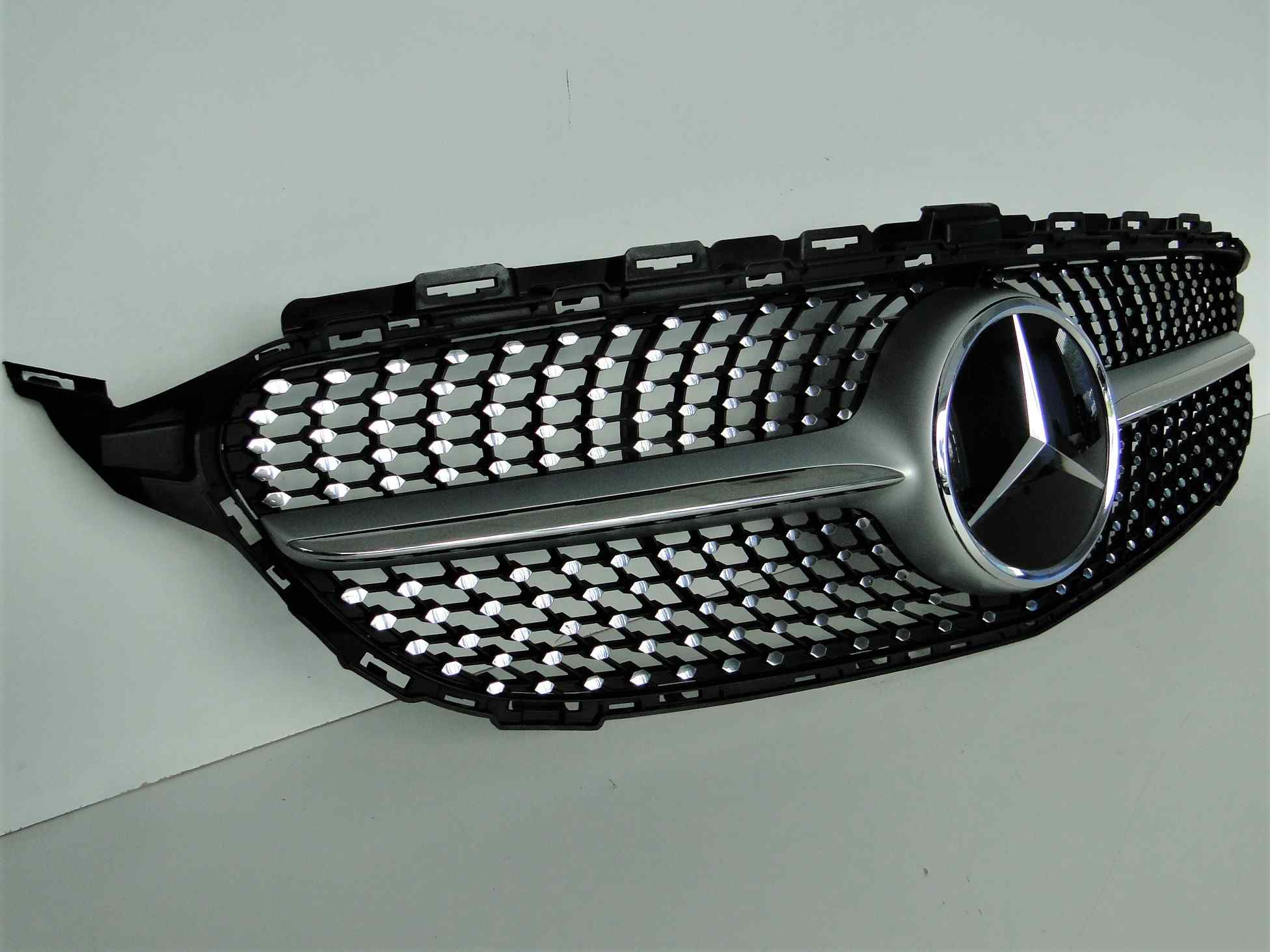 MERCEDES C W205 205 GRILL ATRAPA AMG DIAMENT RADAR Numer katalogowy części A2058881260