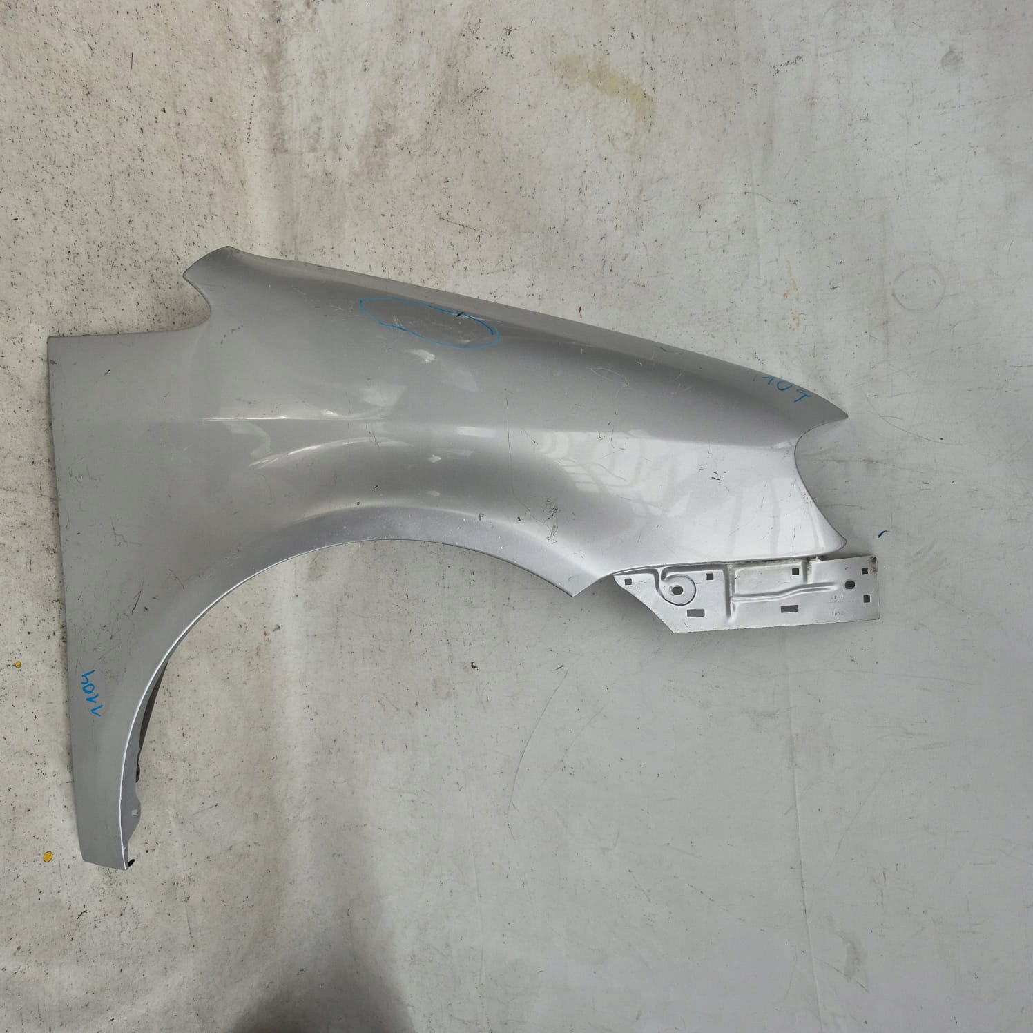 VW TOURAN and 1 03-06 fender front front right