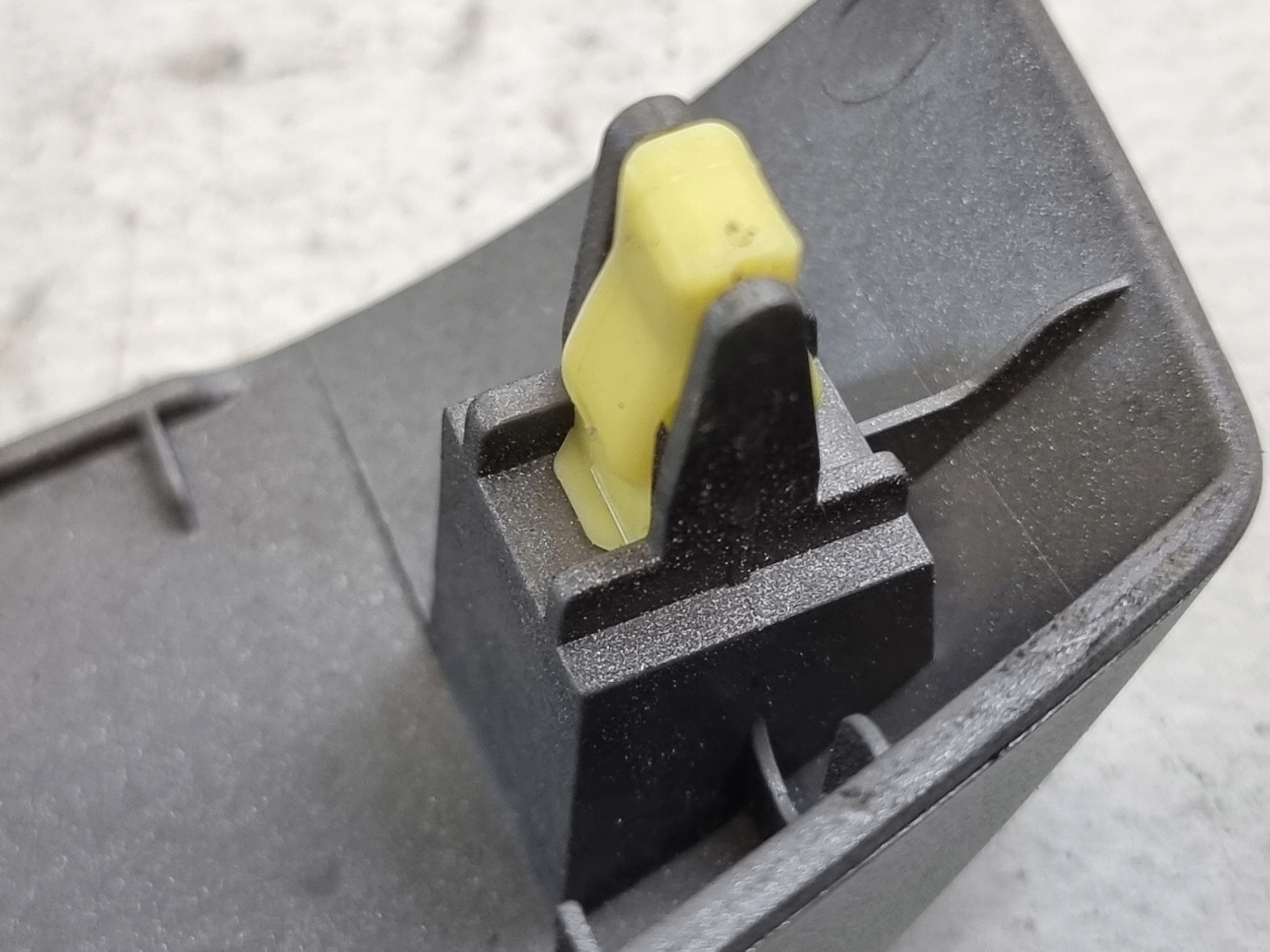 switch PANEL button windows right front 74231-47080 TOYOTA PRIUS II