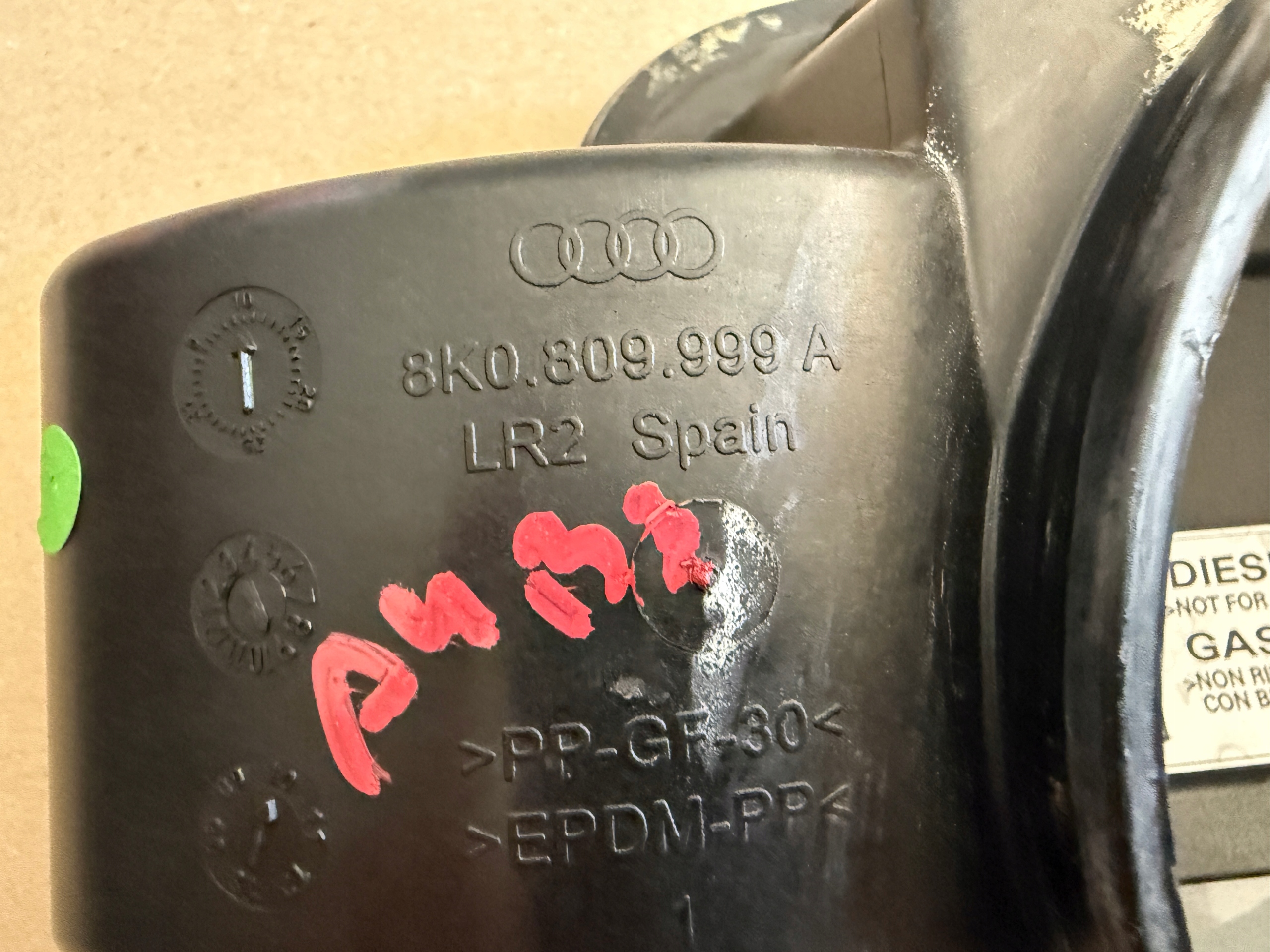 AUDI A4 B8 Volet trappe carburant Carburant 8K0809999A LY7G